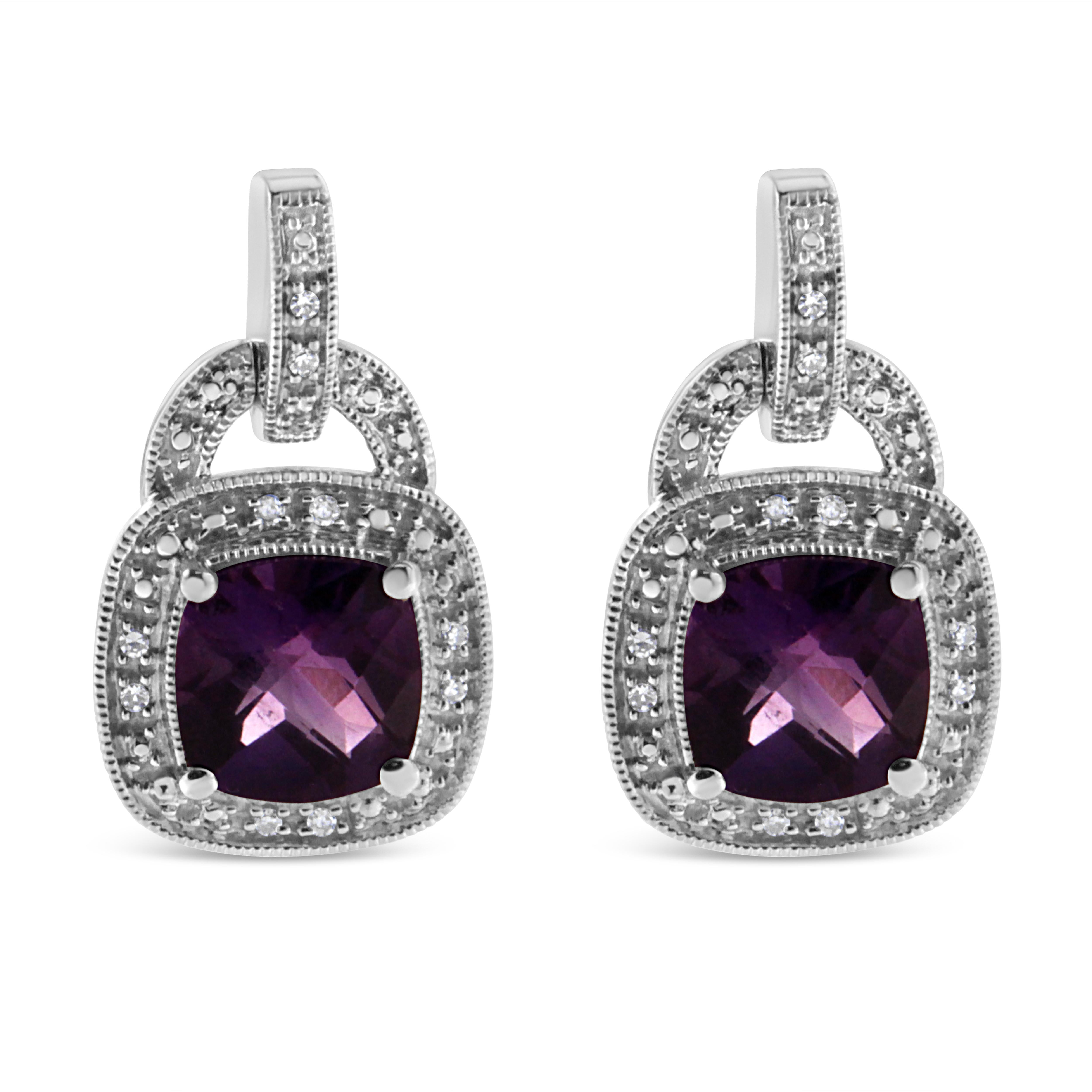 Esprimi magnificamente il tuo amore per lei con questi radiosi orecchini di ametista e diamanti. Realizzati in luminoso argento sterling, questi orecchini sono caratterizzati da due ametiste da 8 mm con taglio a cuscino posizionate al centro e