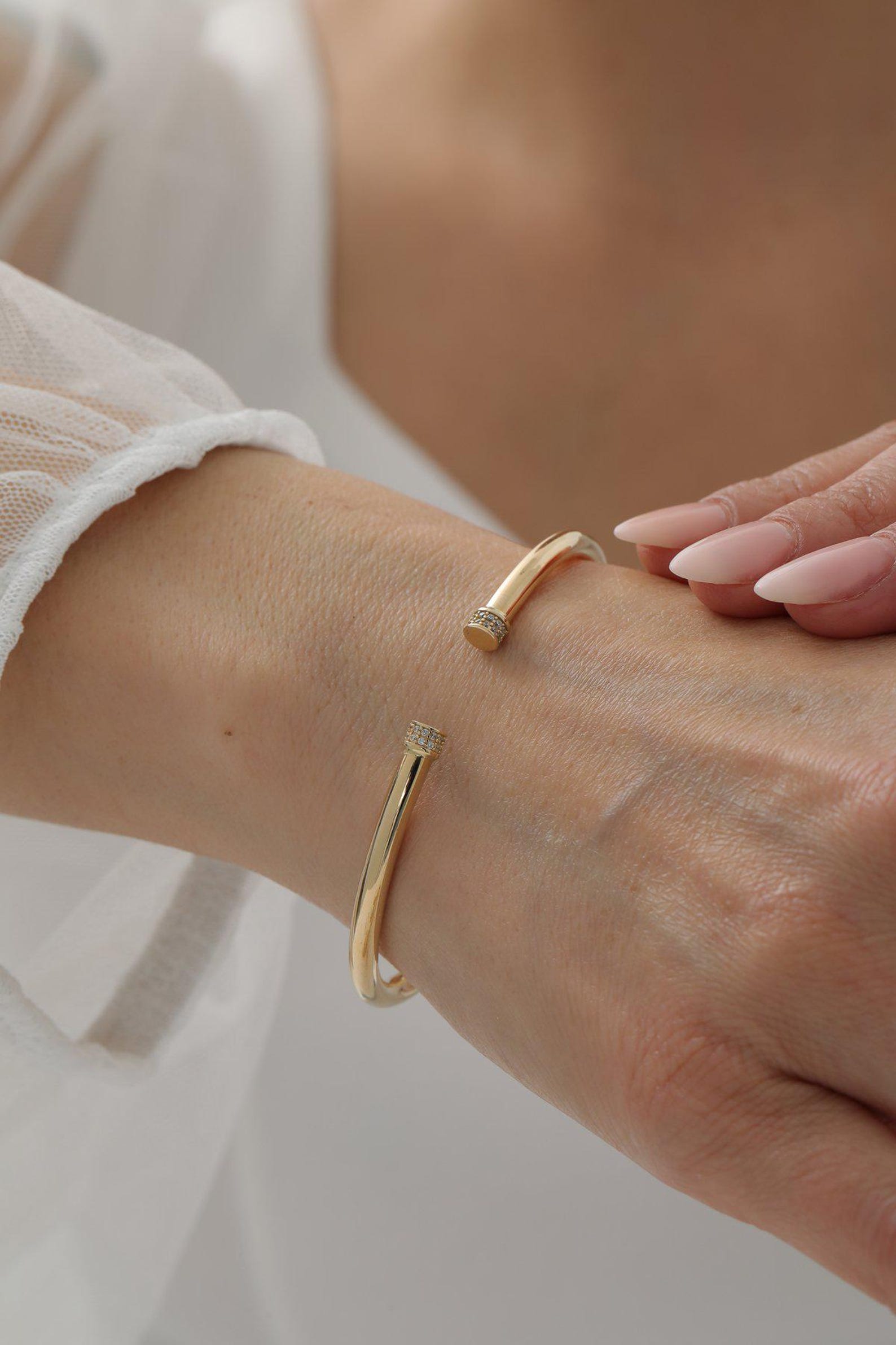 925 Sterling Silver Bangle Bracelet Gift Minimalist Moissanite Cuff Bracelet. For Sale