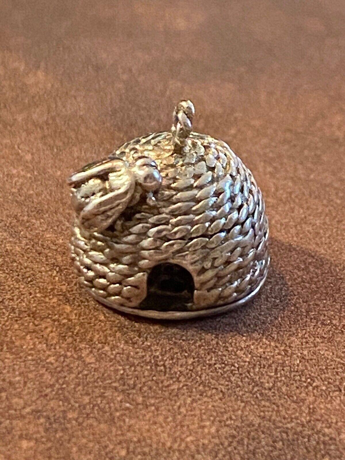 925 Sterling Silber Bienenstock mit Wabe Vintage Öffnung Charme / Anhänger im Zustand „Hervorragend“ im Angebot in MELBOURNE, AU