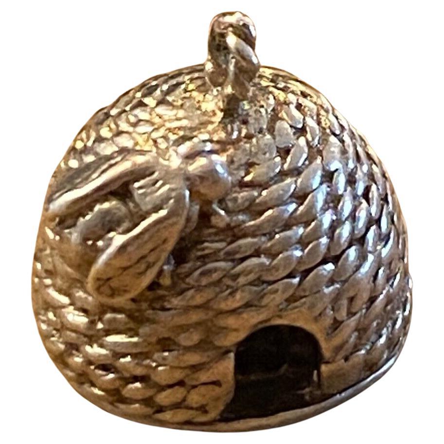 925 Sterling Silber Bienenstock mit Wabe Vintage Öffnung Charme / Anhänger im Angebot