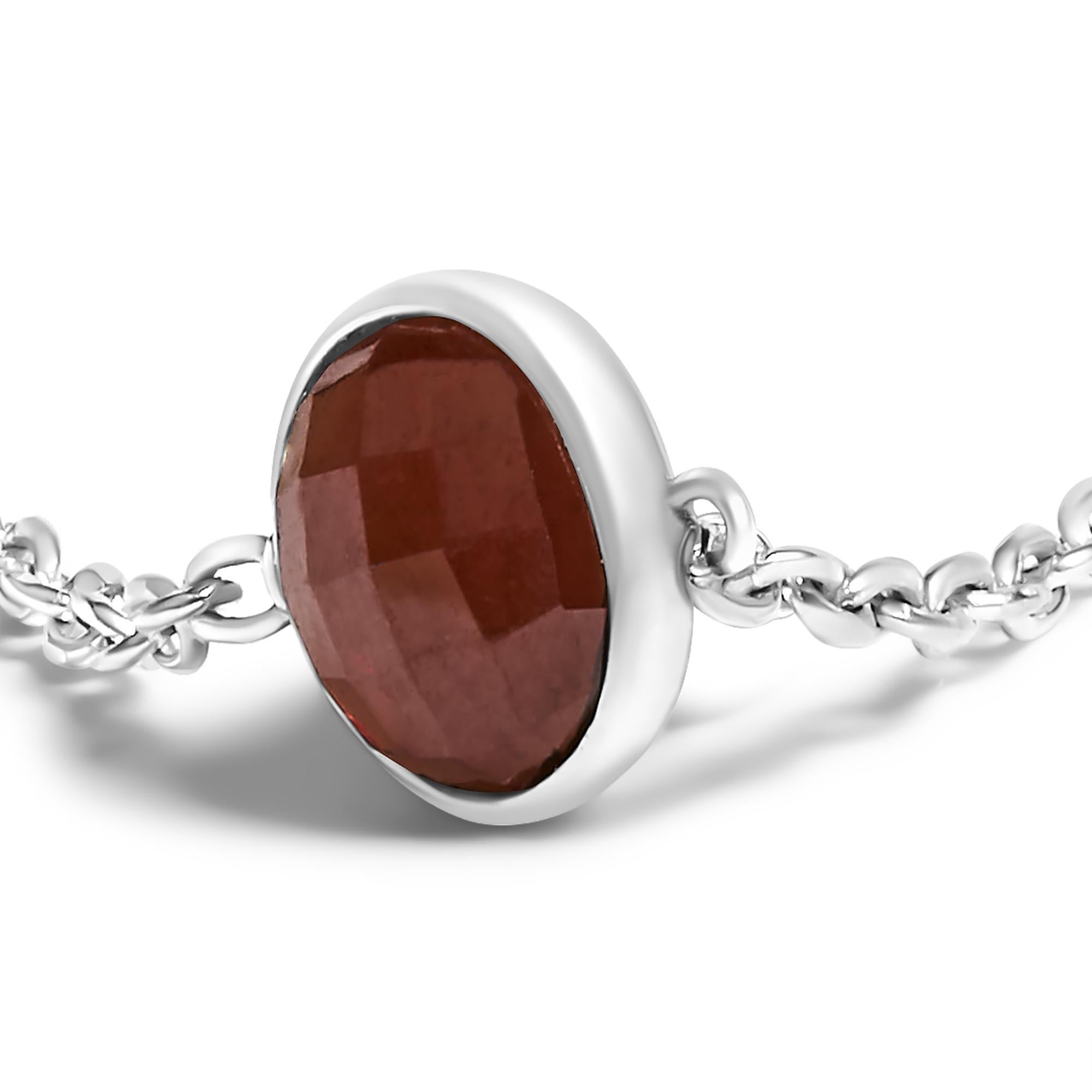 Moderne .925 Sterling Silver Bezel Set Red Garnet 5 Station Adjustable Bolo Bracelet en vente