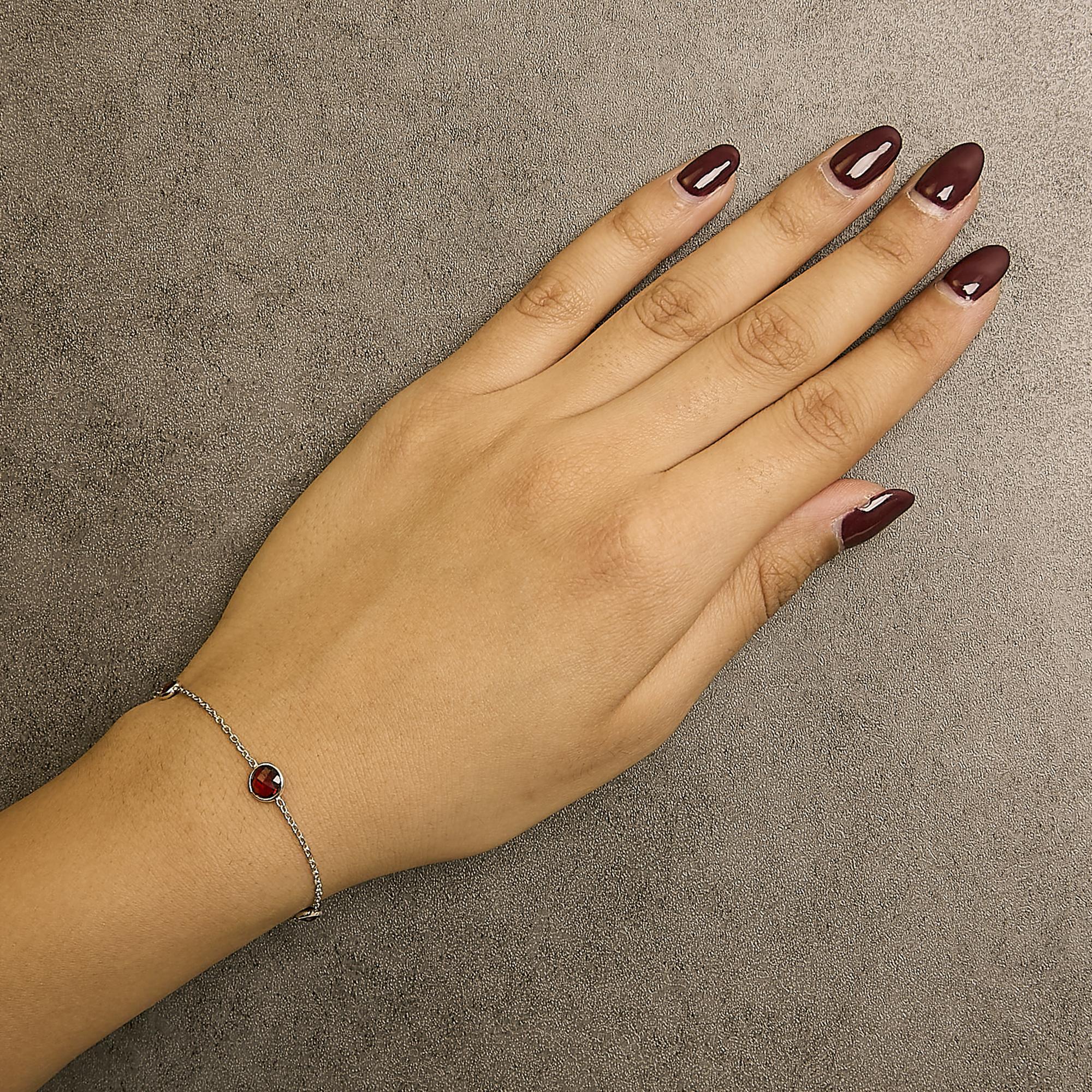 .925 Sterling Silver Bezel Set Red Garnet 5 Station Adjustable Bolo Bracelet Neuf - En vente à New York, NY