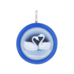 Pendentif en argent sterling 925 avec camée de cygne sculpté en agate bleue et émail 