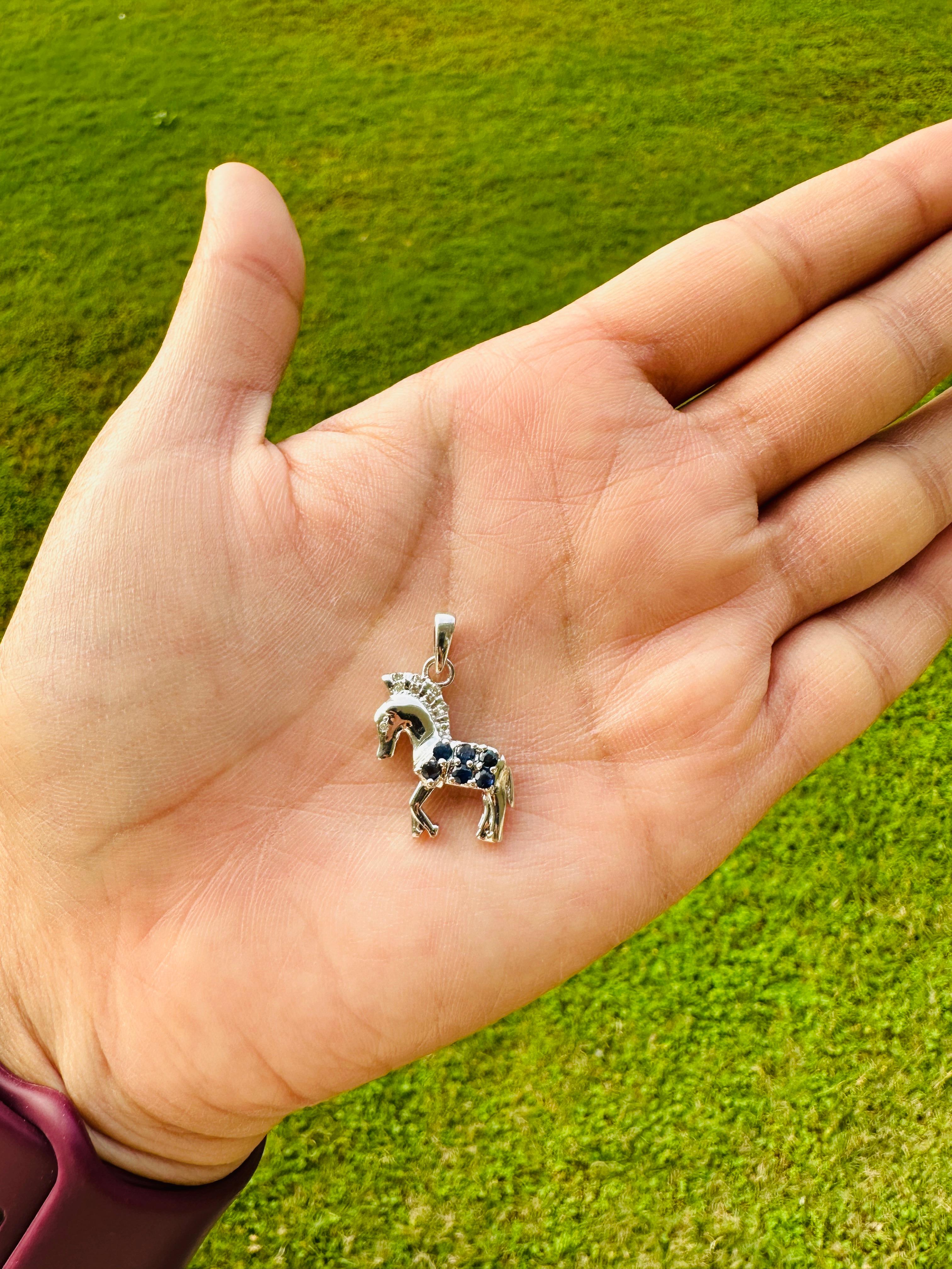 925 Sterling Silver Blue Sapphire Diamond Horse Pendant Unisex Gifts In New Condition For Sale In New York, NY