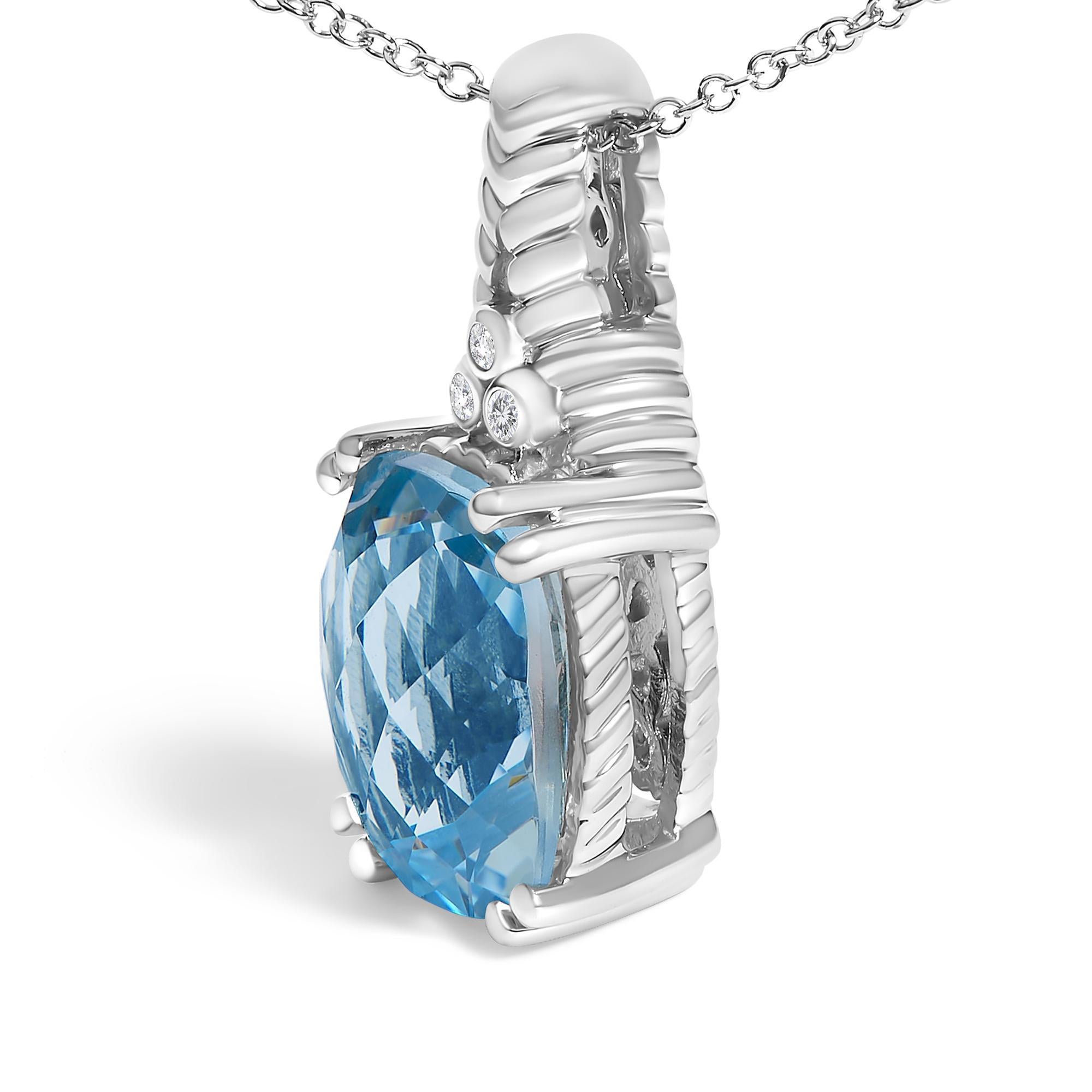 Moderno Collana con ciondolo testurizzato in argento .925, topazio blu e diamanti in vendita