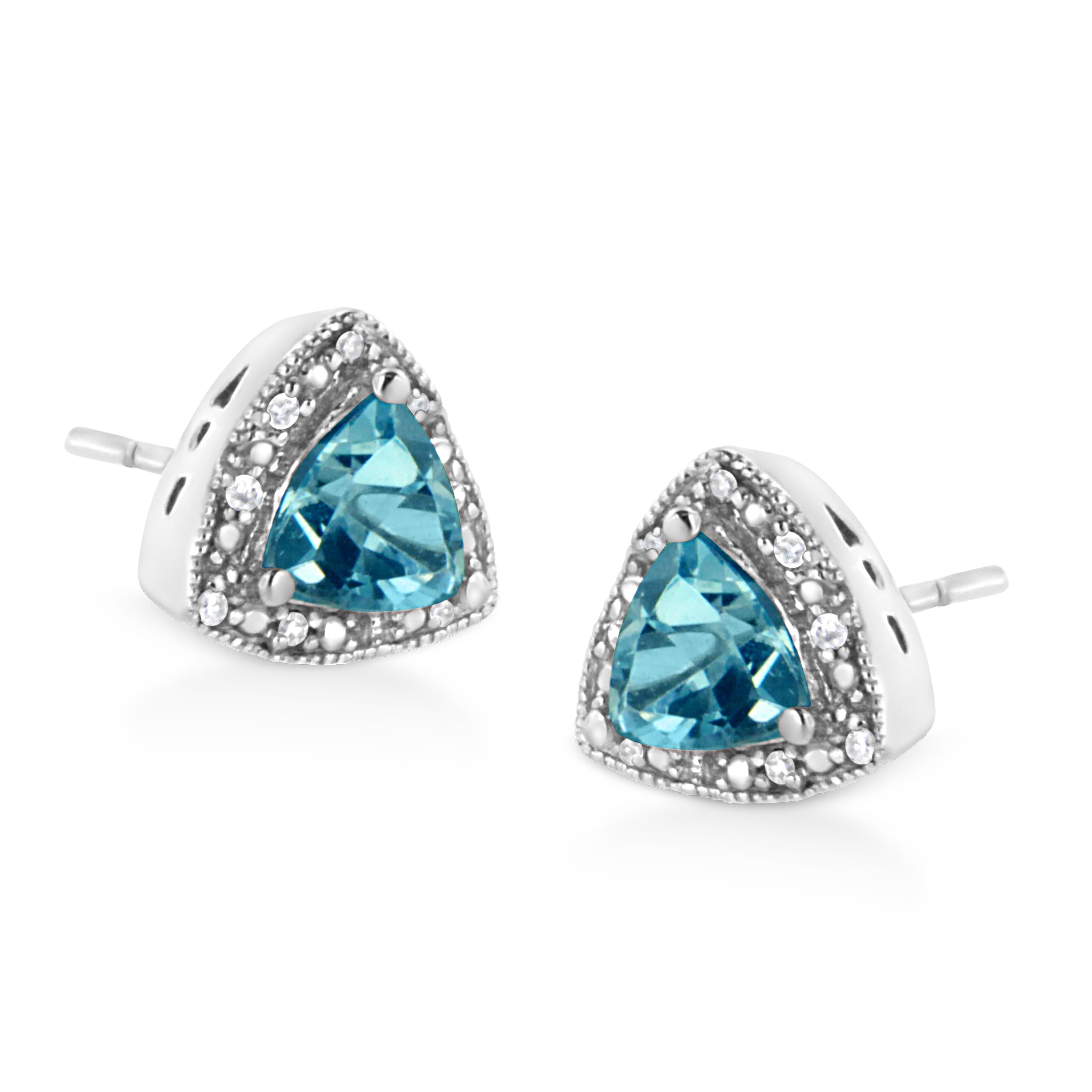 Moderne Boucles d'oreilles en argent sterling 925 avec topaze bleue et diamants. en vente