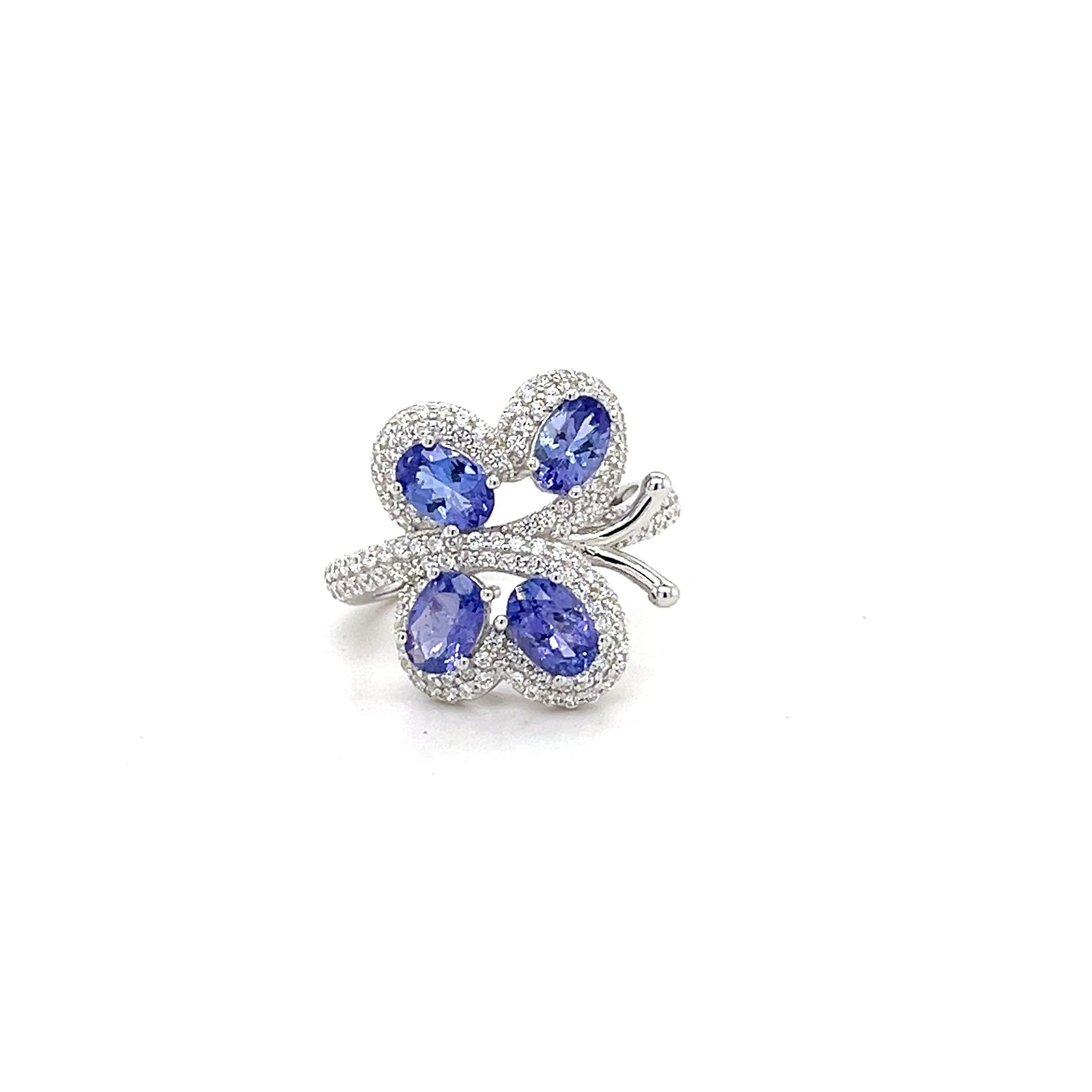 ♥ Bienvenido a Blue Star Gems Nuestras Joyas Alegres y con Sentido
En Blue Star Gems, nos apasiona ofrecer joyas alegres y llamativas para llevar a diario. Nuestra colección incluye diseños populares de anillos de compromiso y de boda, desde diseños