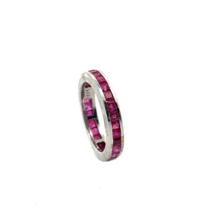 Im Angebot: 925 Sterlingsilber-Verlobungsring mit kanalisiertem Rubin-Stapelring für Mom Gift () 7