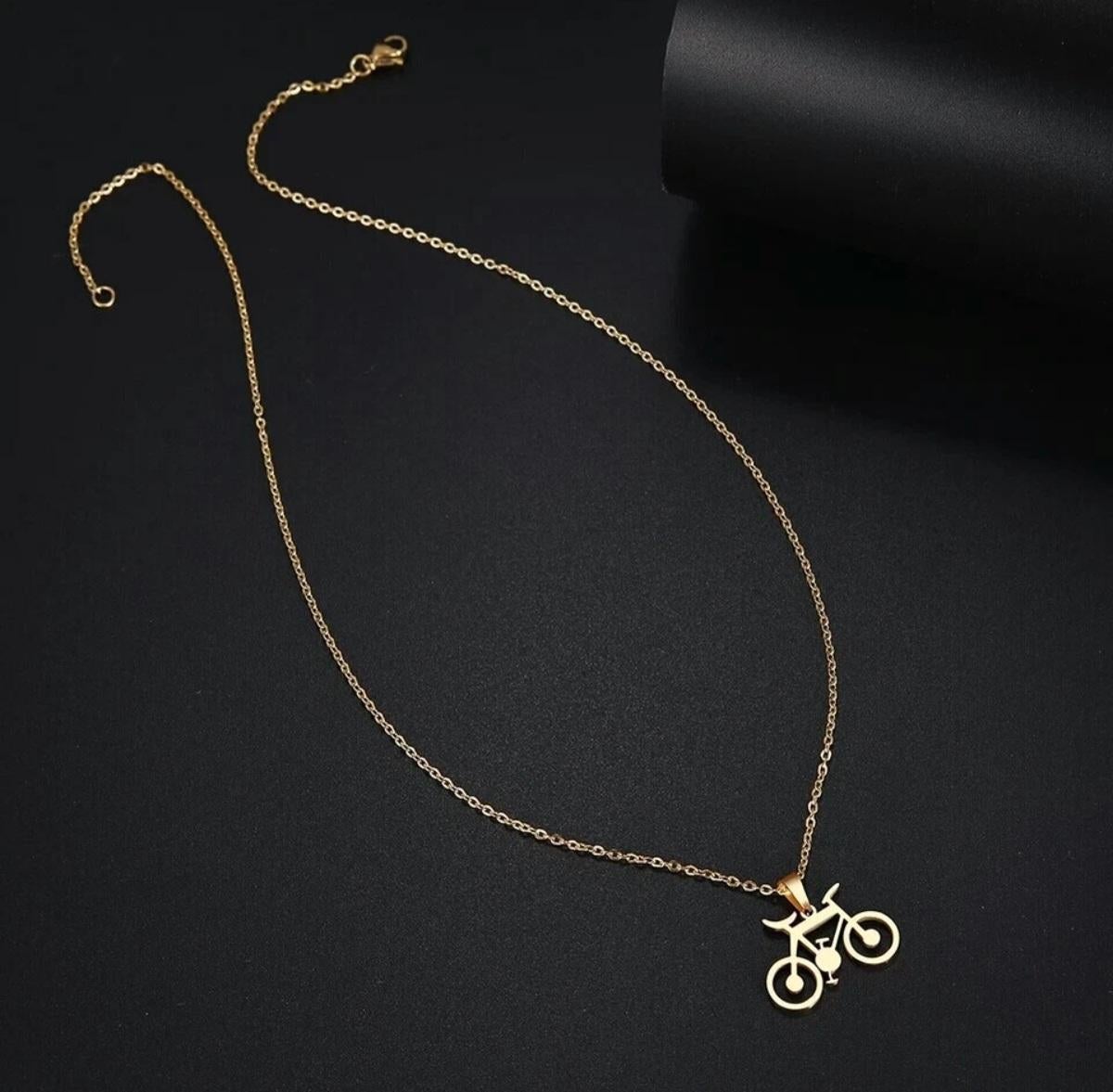 925 Ciondolo a girocollo in argento 925 Classic Bicycle Ciondolo regalo di fidanzamento per donne In condizioni Nuovo in vendita a Chicago, IL