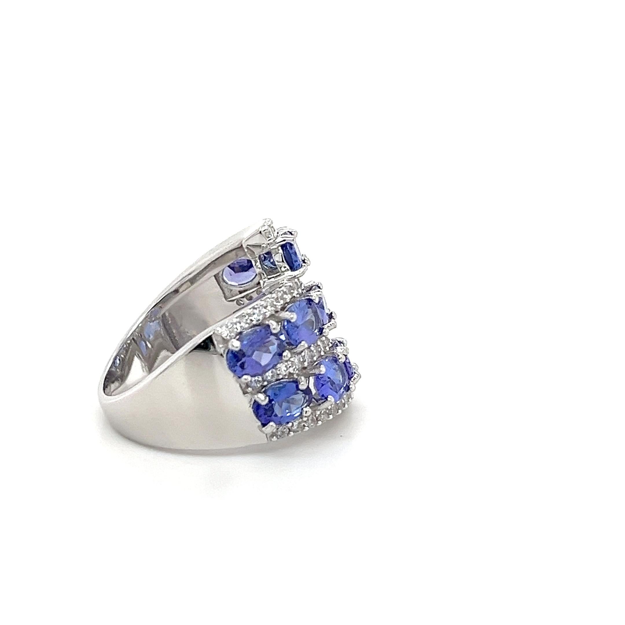 925 Sterling Silver Cluster Ring for Women Tanzanite December Birthstone Ring In New Condition For Sale In New York, NY