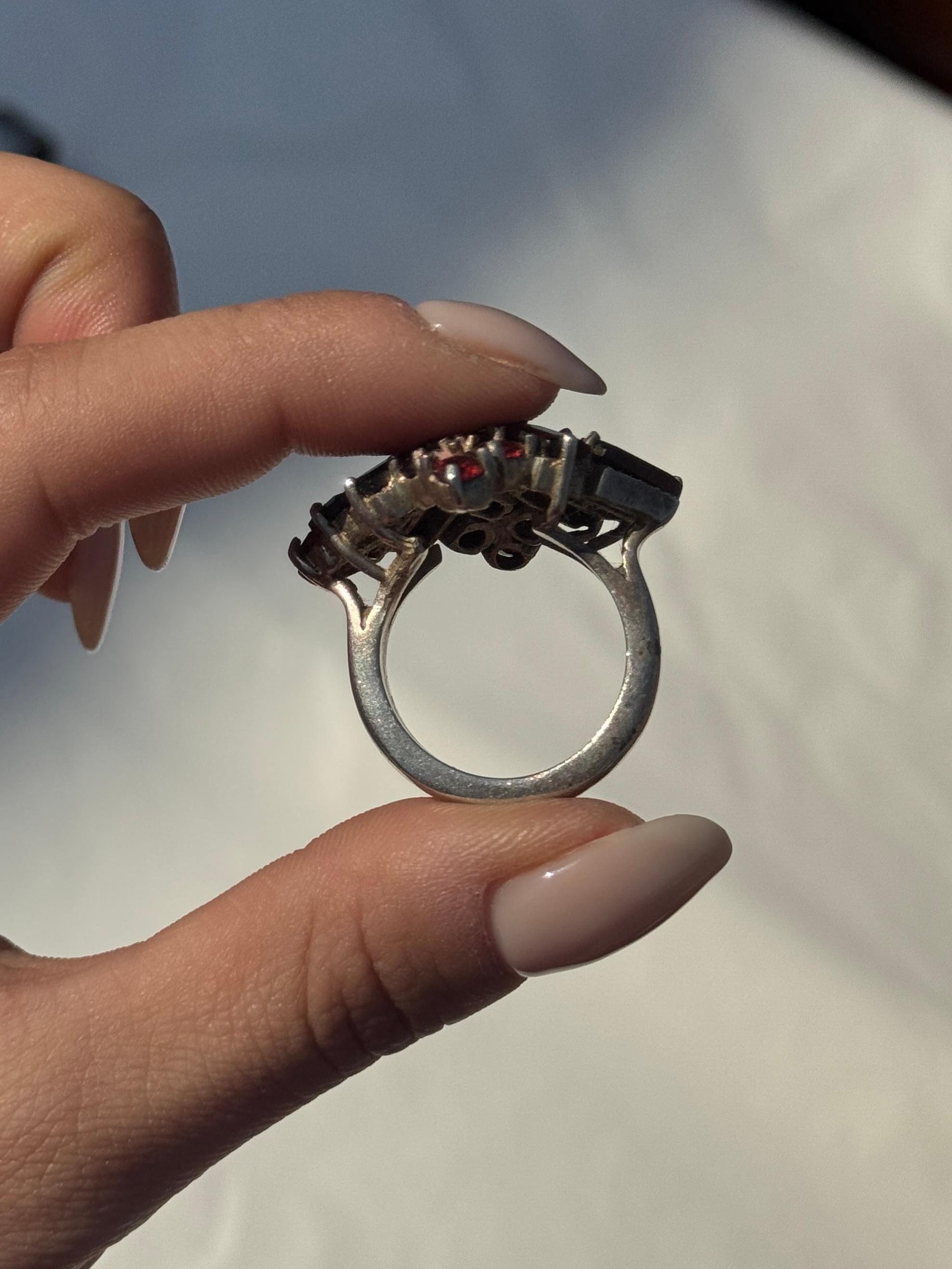 925 Sterling Silver Cocktail Ring with Garnet-Colored Glass For Sale 1