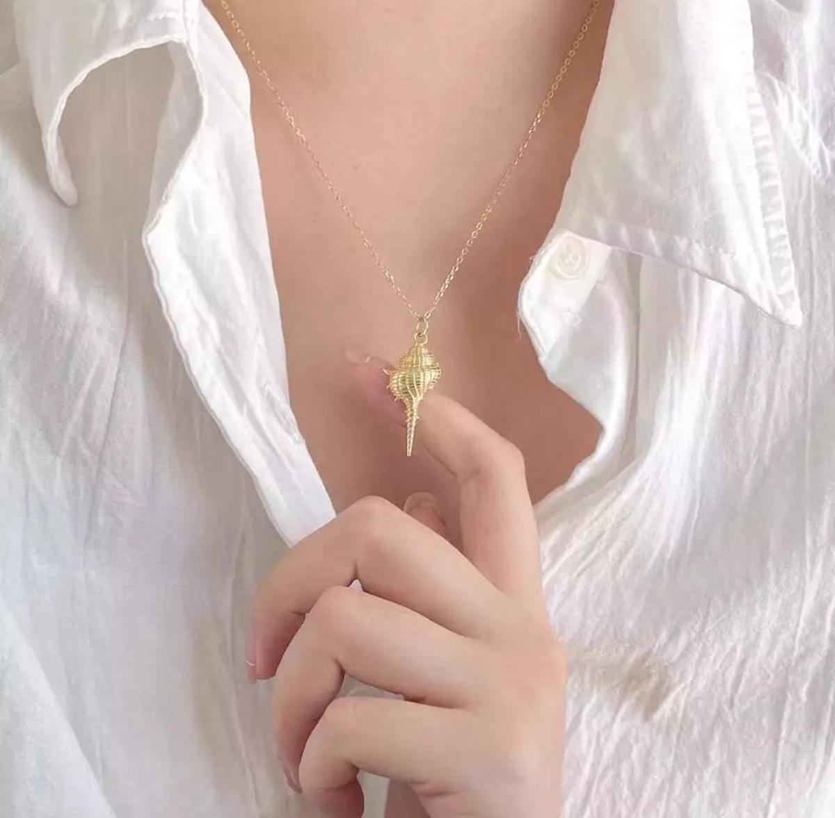Collana minimalista con ciondolo a conchiglia in argento 925 per donne, regalo di Natale. in vendita 6