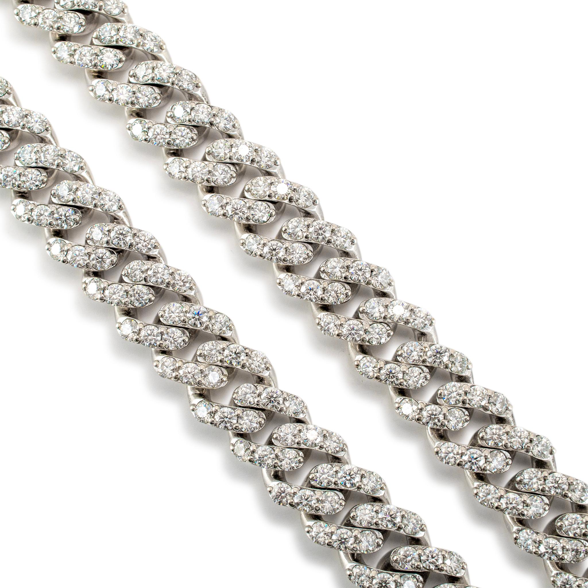 Gender: Unisex

Metal Type: 925 Sterling Silver

Length: 20.00 inches

Diameter: 11.50 mm

Weight: 114.76 grams

Polished silver, cubic zirconia necklace. In excellent condition.

SKU: 194512