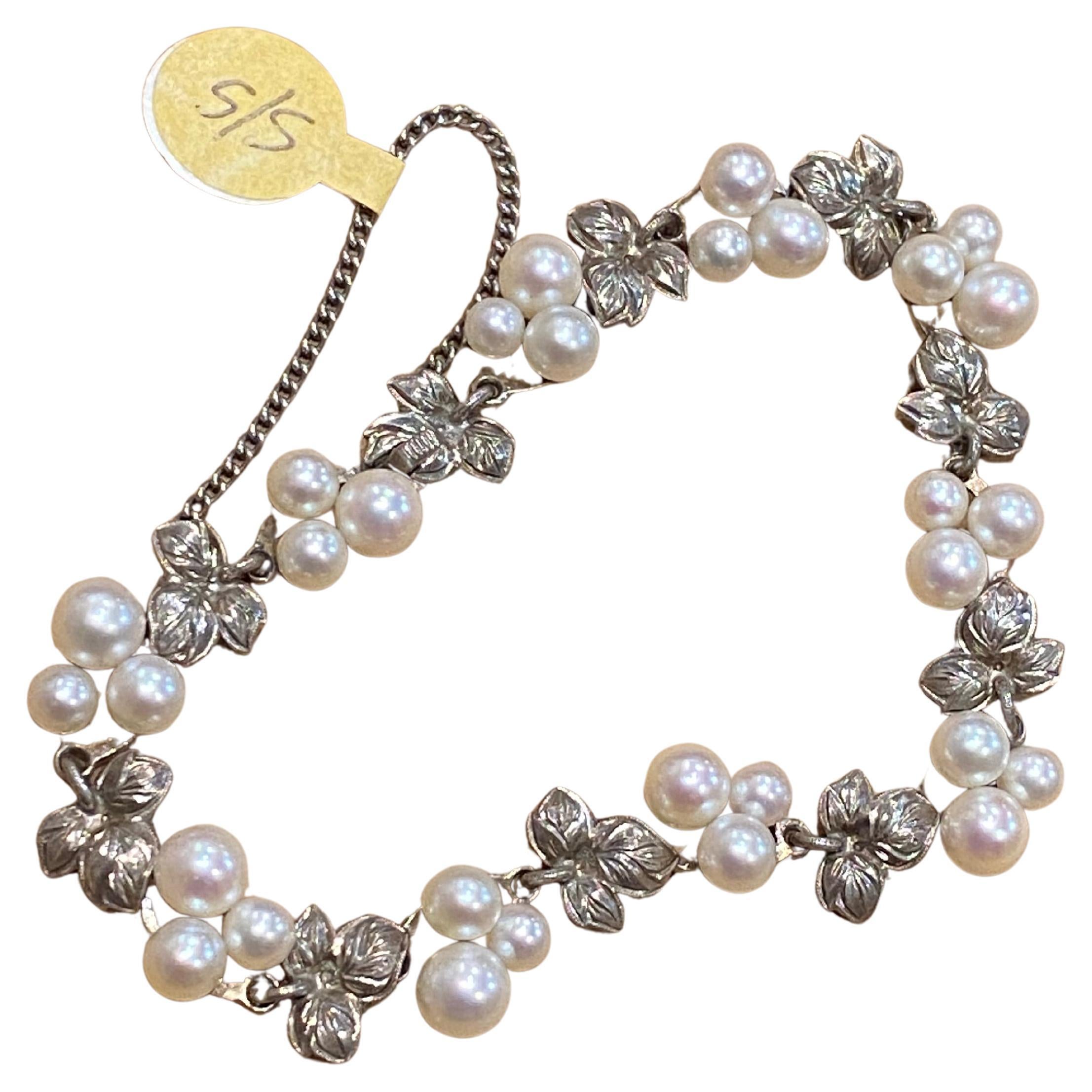 925 Sterling Silver & Cultured Pearl (x 30) Foliate Design Vintage Bracelet For Sale
