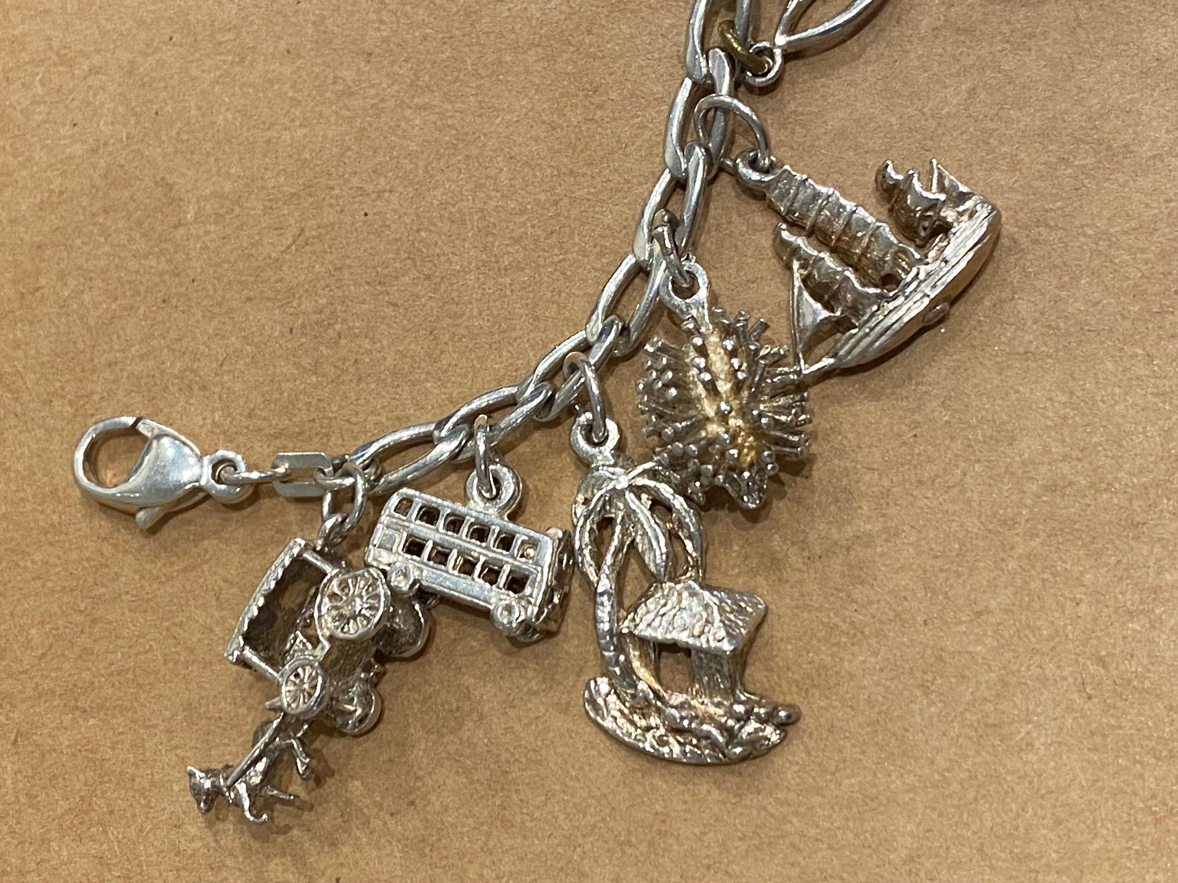 925 Sterling Silver Curb Link Vintage Charm Bracelet with 24 Charms. 59.3gr. 1