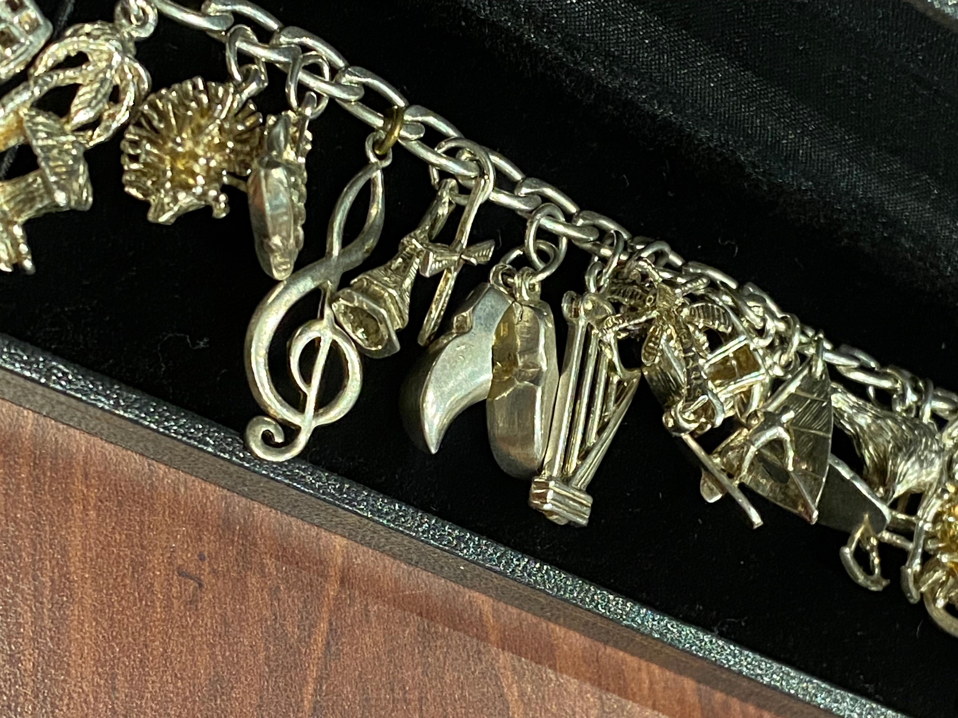 925 Sterling Silver Curb Link Vintage Charm Bracelet with 24 Charms. 59.3gr. 5