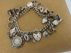 925 Sterling Silver Curb Link Vintage English Padlock Charm (x22) Bracelet.