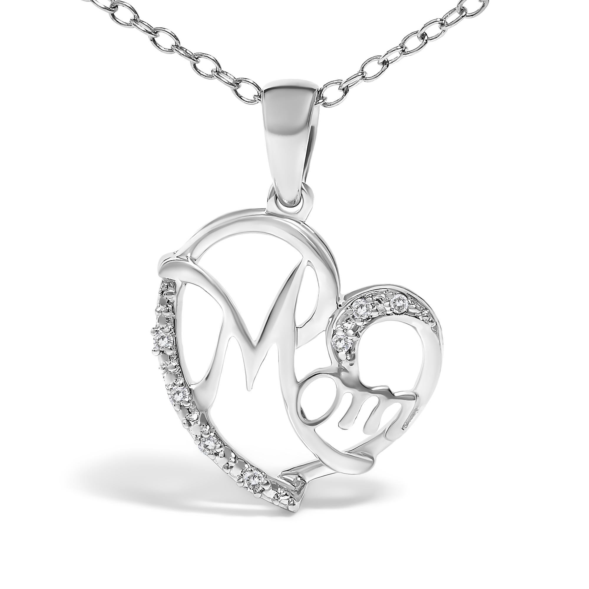 Envuelto en elegancia y sinceros sentimientos, este exquisito collar rinde homenaje a la preciada palabra 