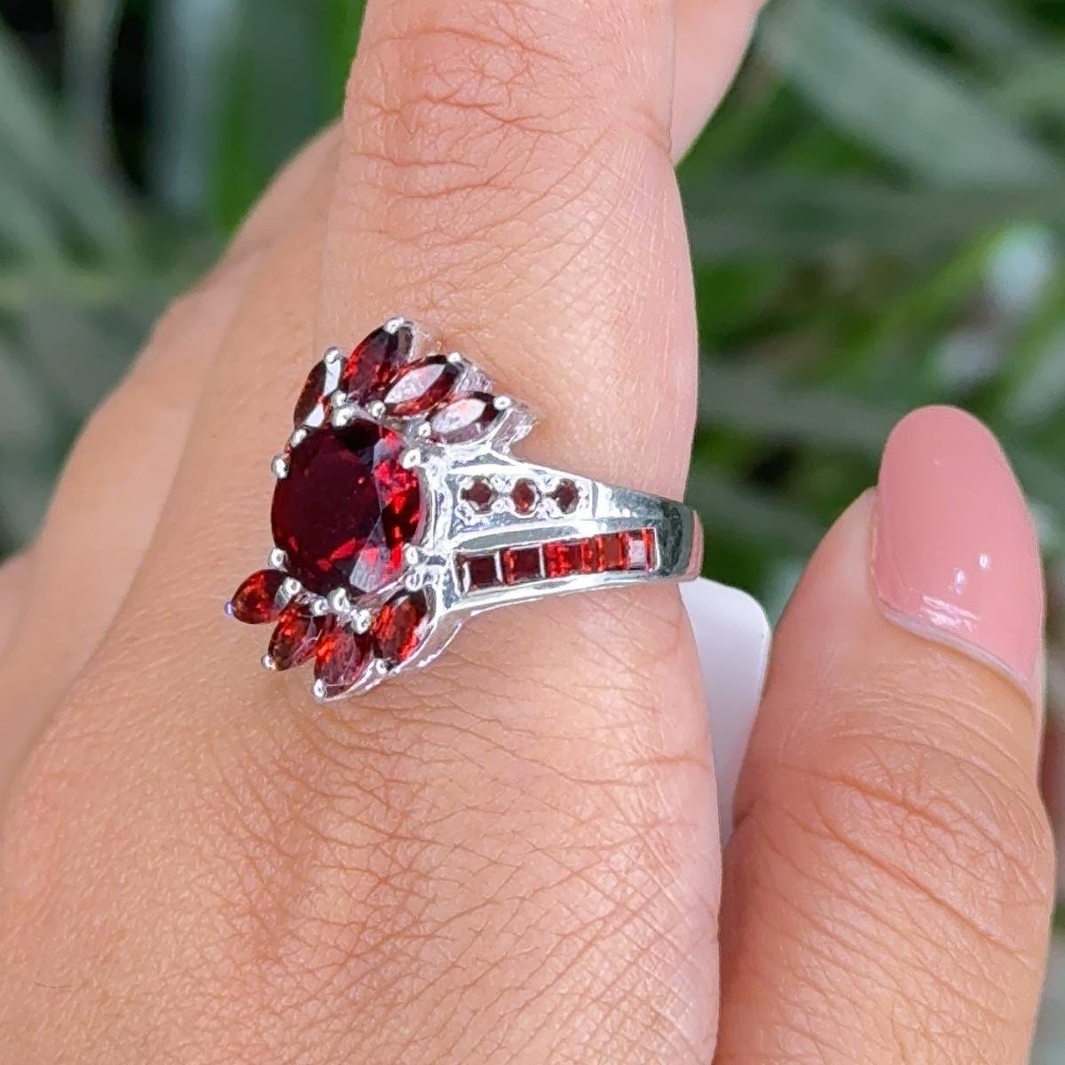 For Sale:  925 Sterling Silver Deep Red Garnet Statement Ring in Christmas Gift for Mom 4
