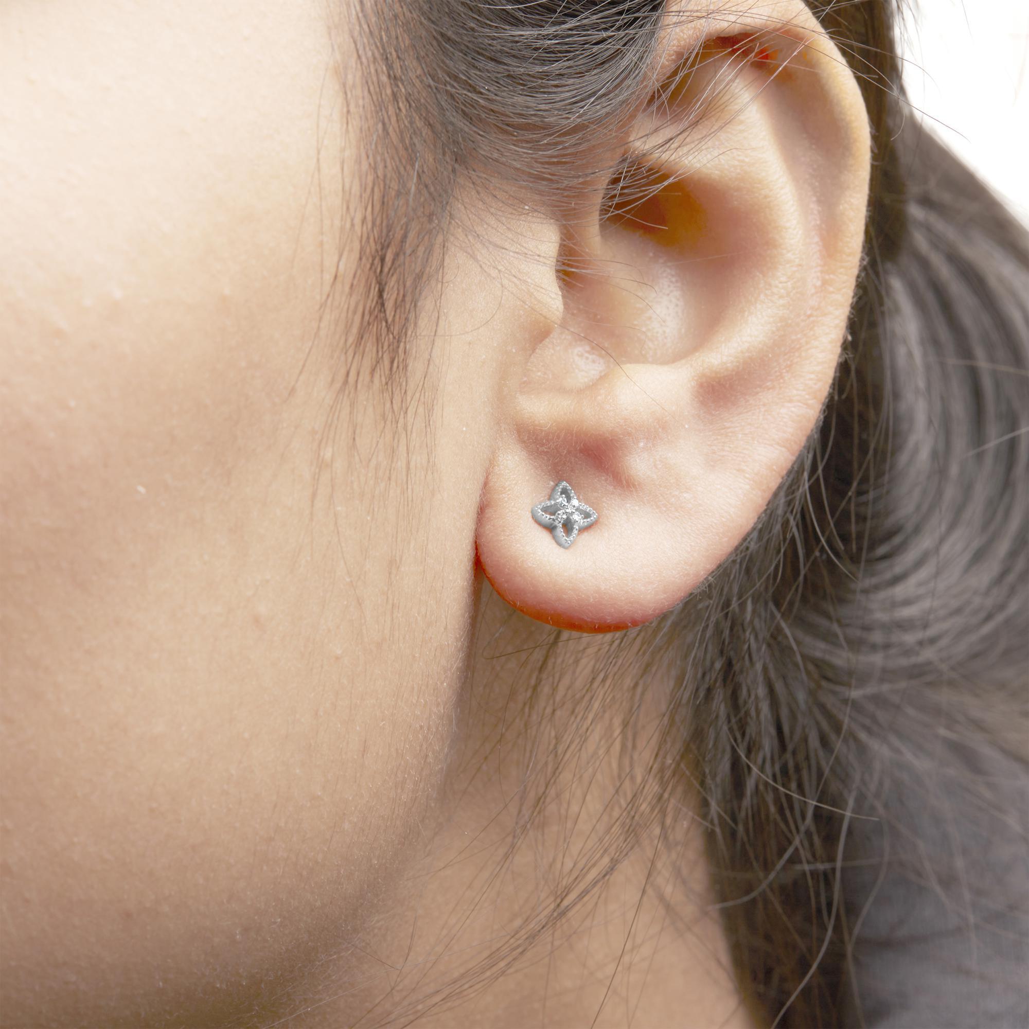 Taille ronde Clous d'oreilles fleur à 4 pétales en argent sterling 925 avec diamants