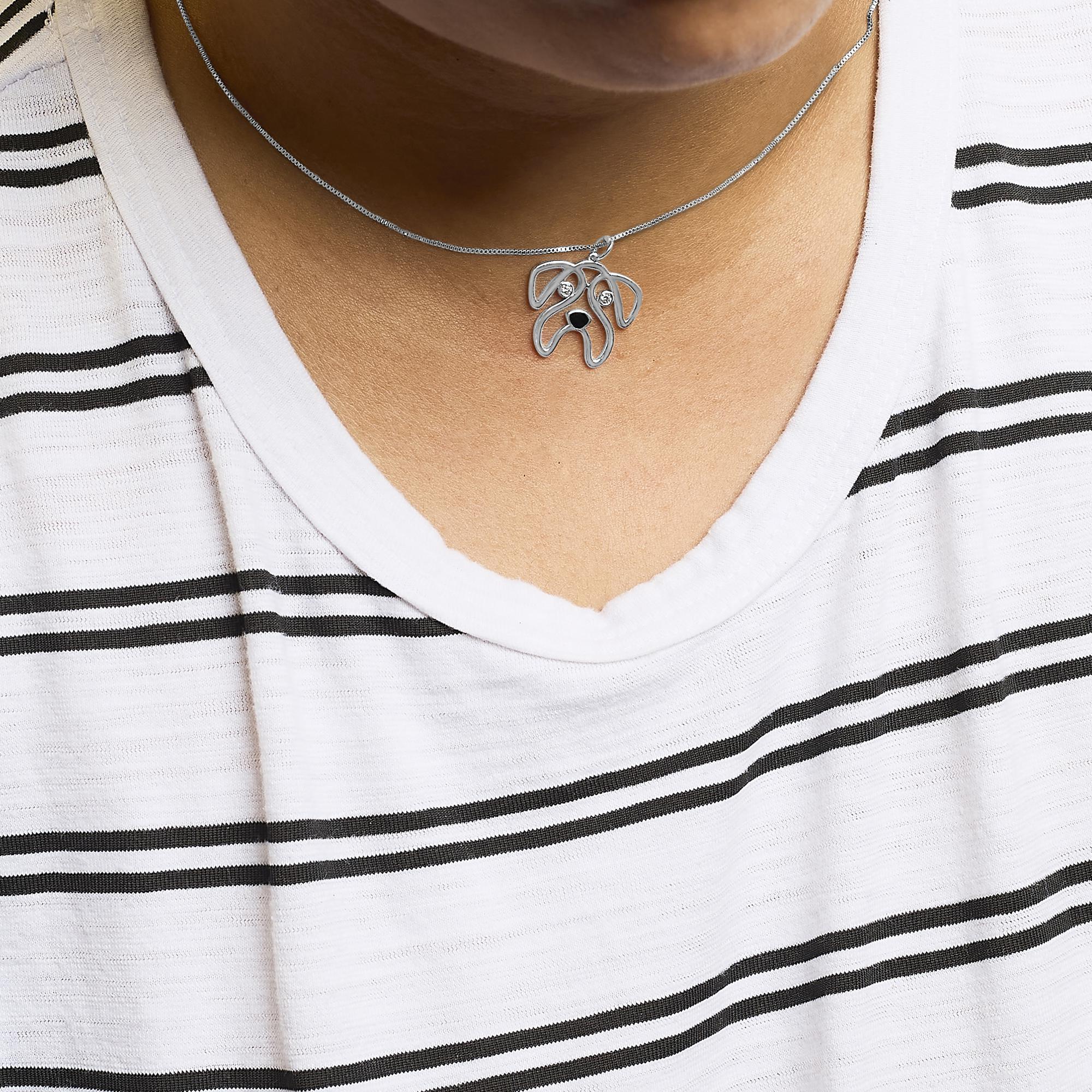 Collana in argento 925 con diamanti e smalto nero con bulldog francese In condizioni Nuovo in vendita a New York, NY