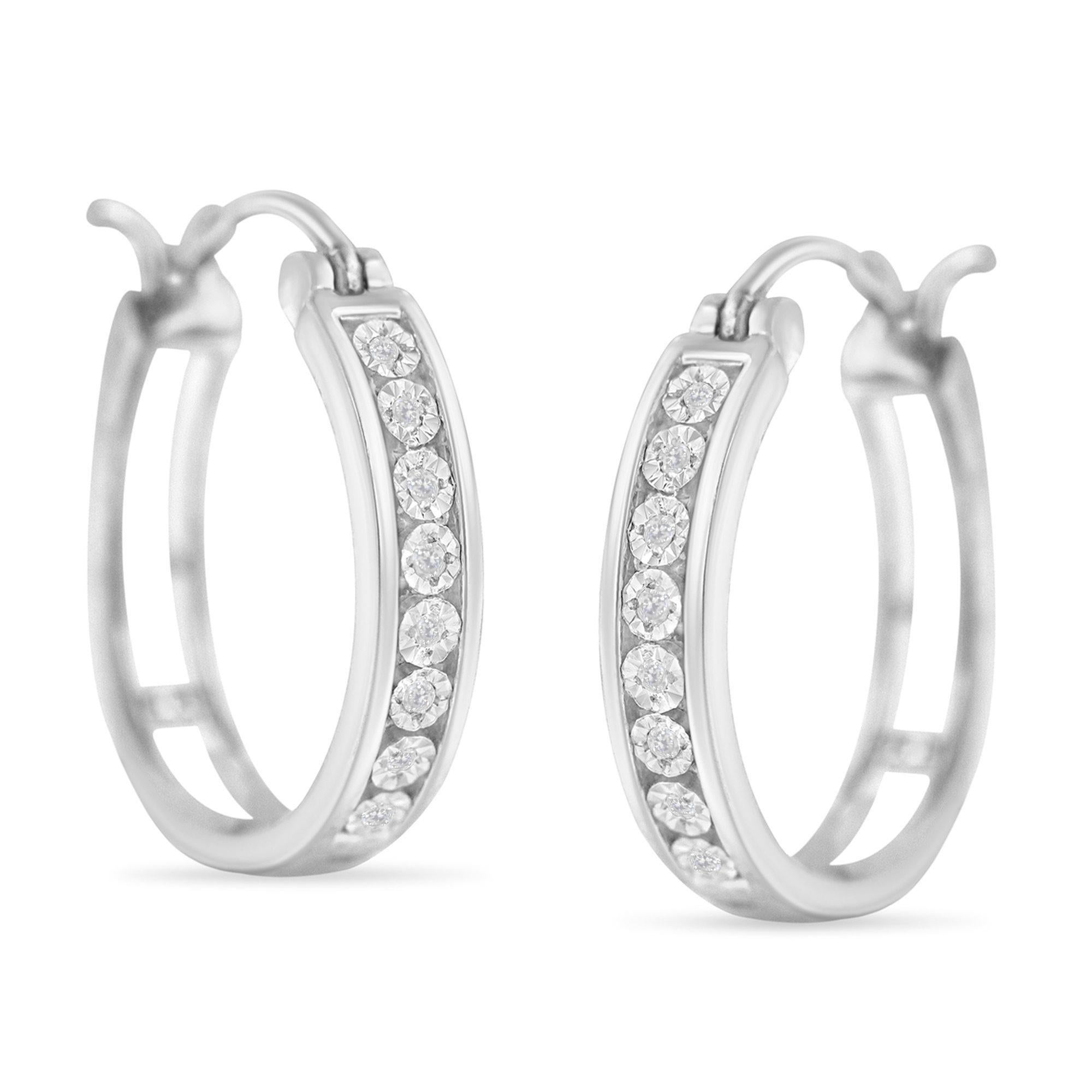 Moderno .925 Argento Sterling-Silver Diamond Accent Channel Set Style Hoop Earring in vendita