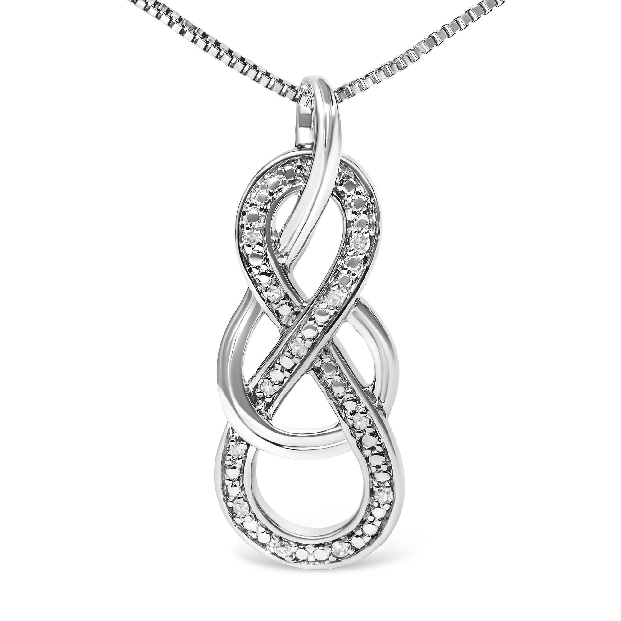 Eleganza senza tempo con la collana con ciondolo a forma di infinito in argento sterling, in cui l'artigianato di qualità incontra un fascino scintillante. Un'ode radiosa all'eterna bellezza, questo pezzo è meticolosamente realizzato in argento 925