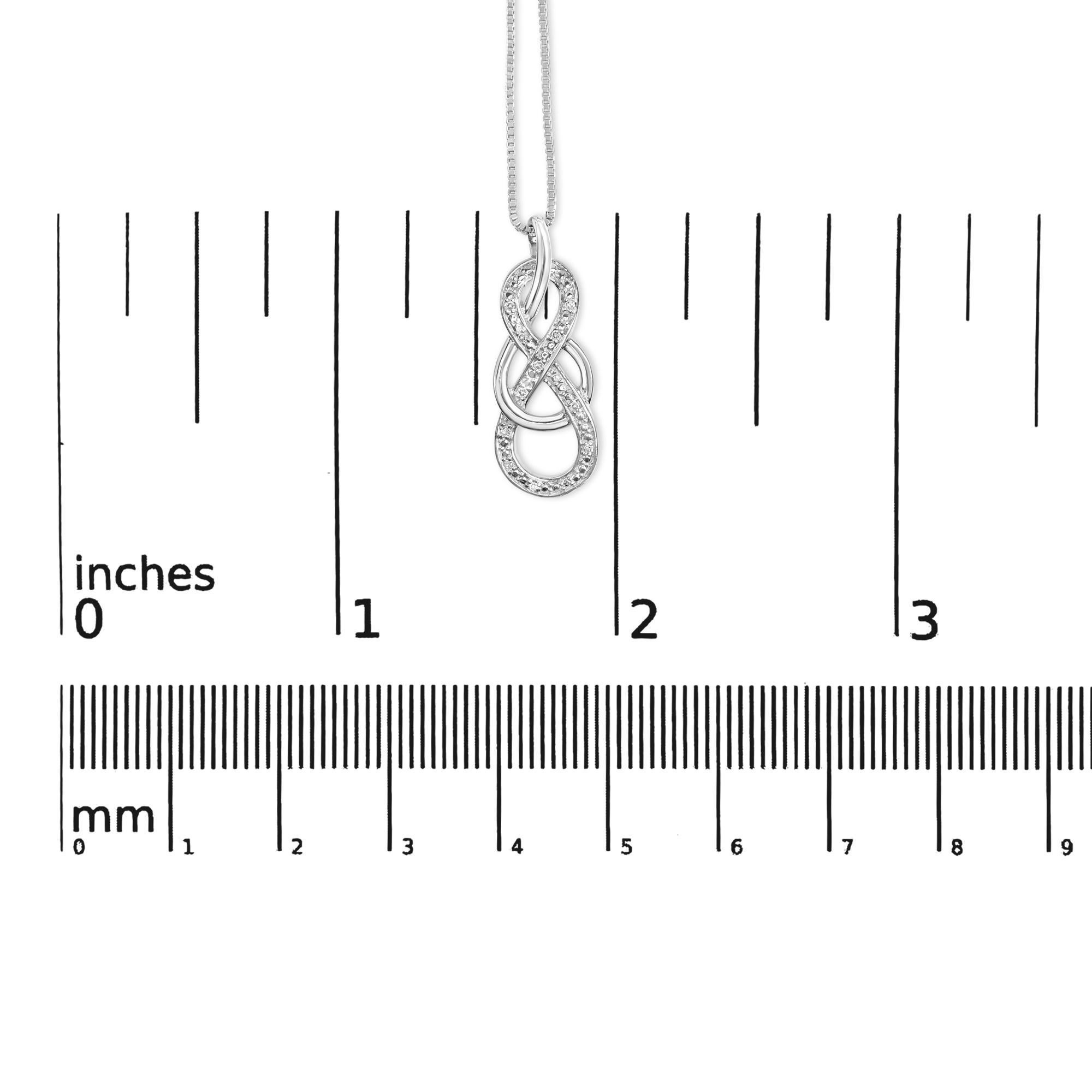 Collana con ciondolo Infinity in argento 925 con accenti di diamanti In condizioni Nuovo a New York, NY