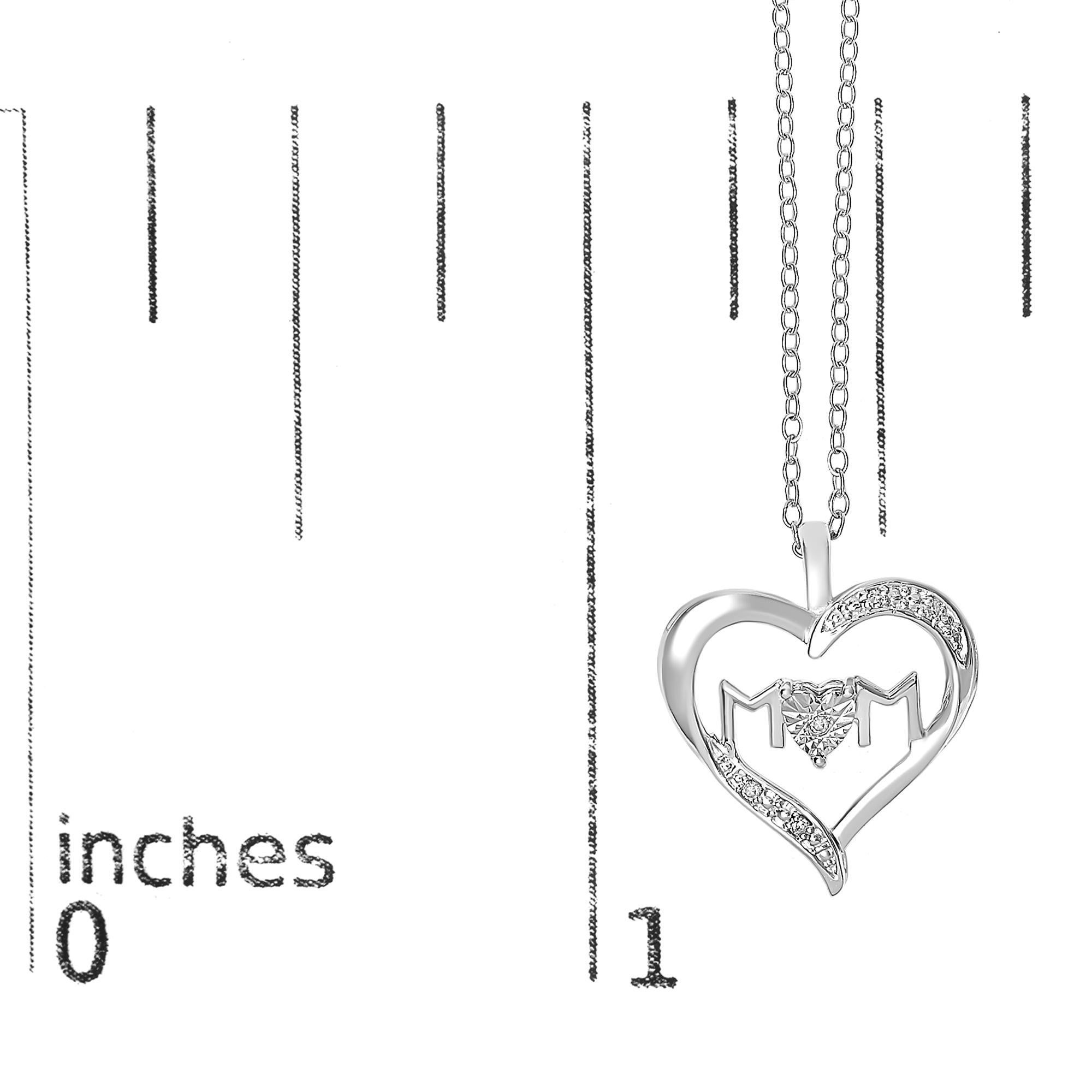 Collana con ciondolo a forma di cuore e accenti di diamante in .925 Sterling Silver In condizioni Nuovo in vendita a New York, NY