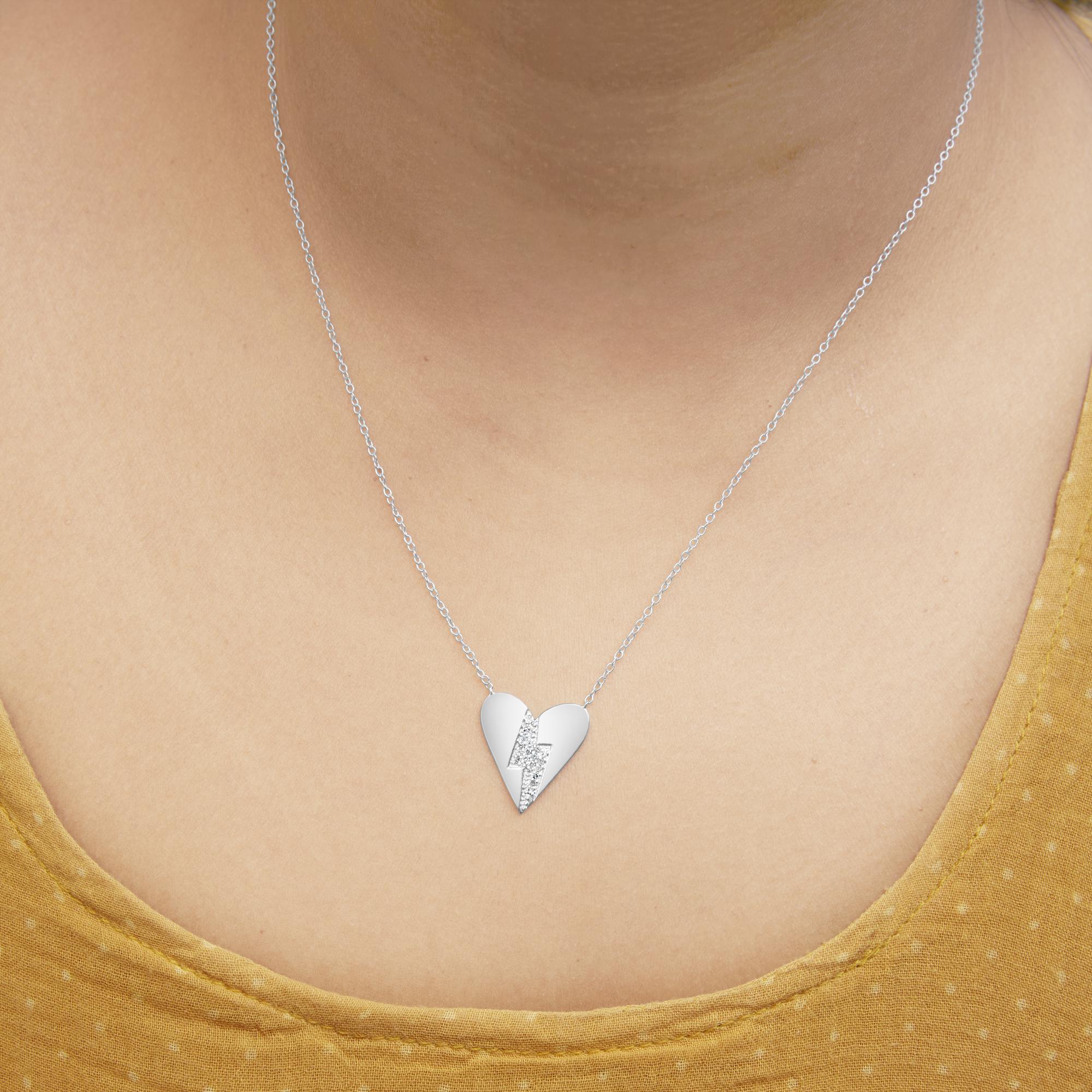 Taglio rotondo Collana con ciondolo a forma di cuore spezzato in argento 925 e diamanti in vendita