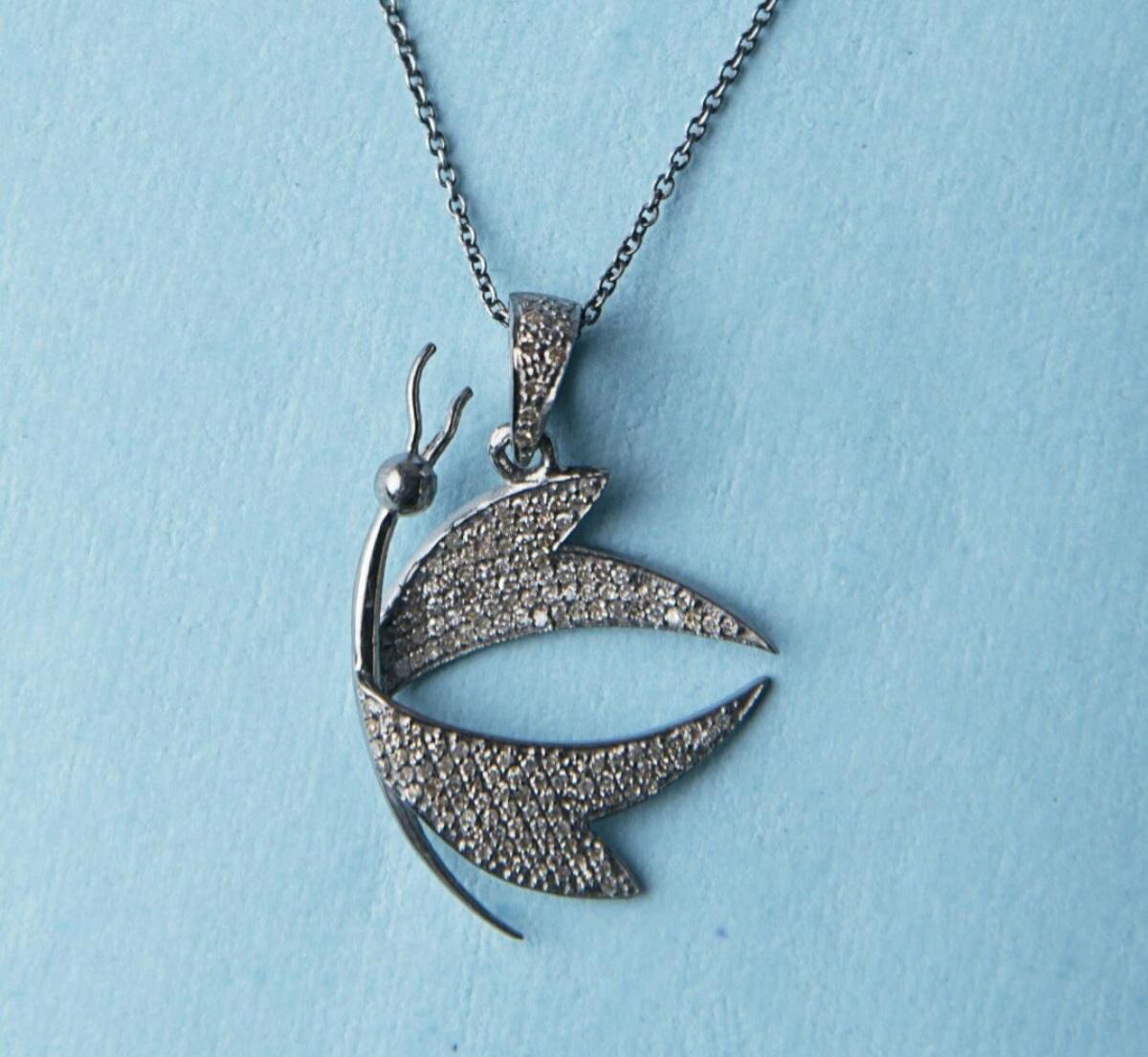 925 Sterling Silver Diamond Butterfly Necklace Natural Diamond Insect Necklace. In New Condition For Sale In Chicago, IL