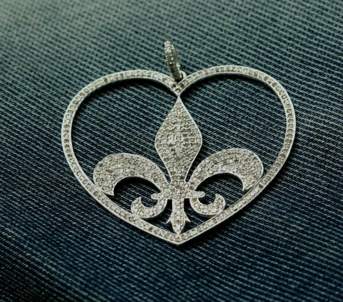 Ciondolo con cuore Fleur De Lis in argento 925 Gioielli di diamanti unisex. in vendita 5