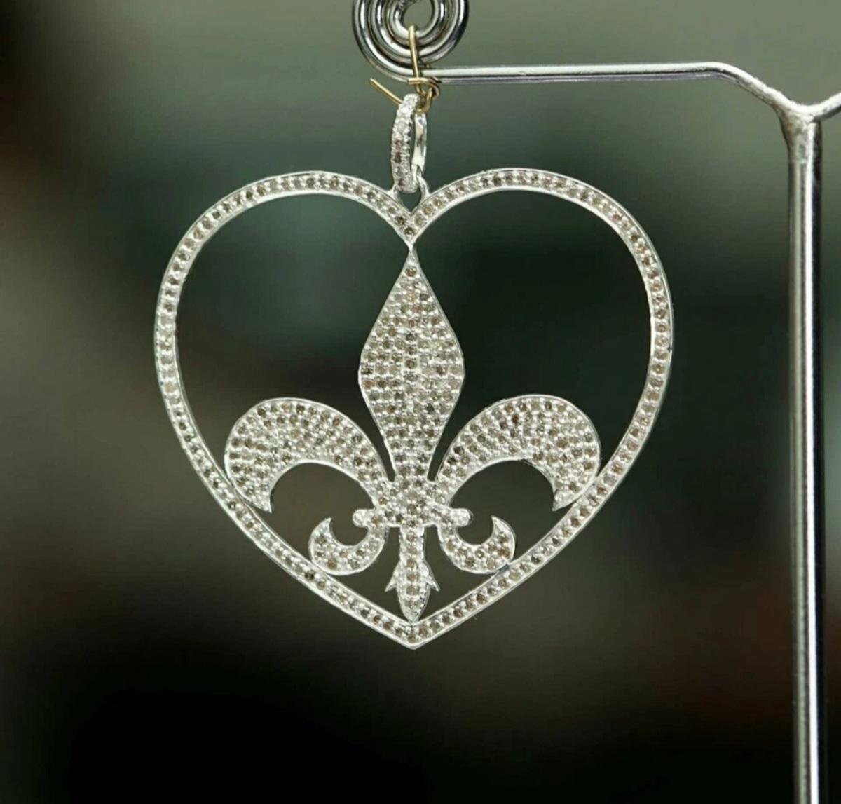 Ciondolo con cuore Fleur De Lis in argento 925 Gioielli di diamanti unisex. in vendita 8