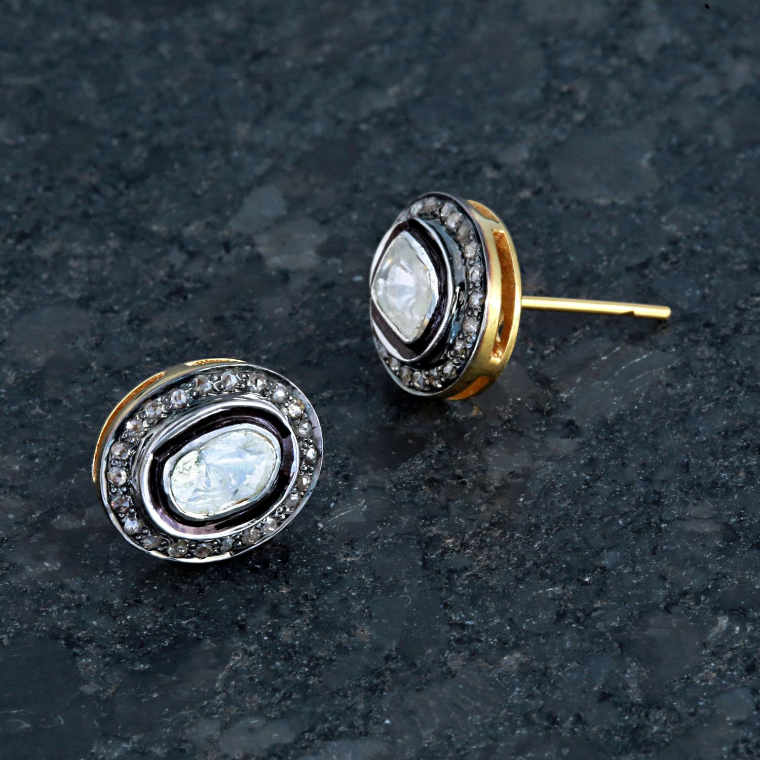 Diamond Studded Earring with 0.88 Carat Diamonds. Total Gross weight of the Stud earring is 4.340 Grams with gold weight worth 0.290 grams and 925 sterling silver worth weight 3.874 grams.

Diamonds are well-known for their ability to improve one's