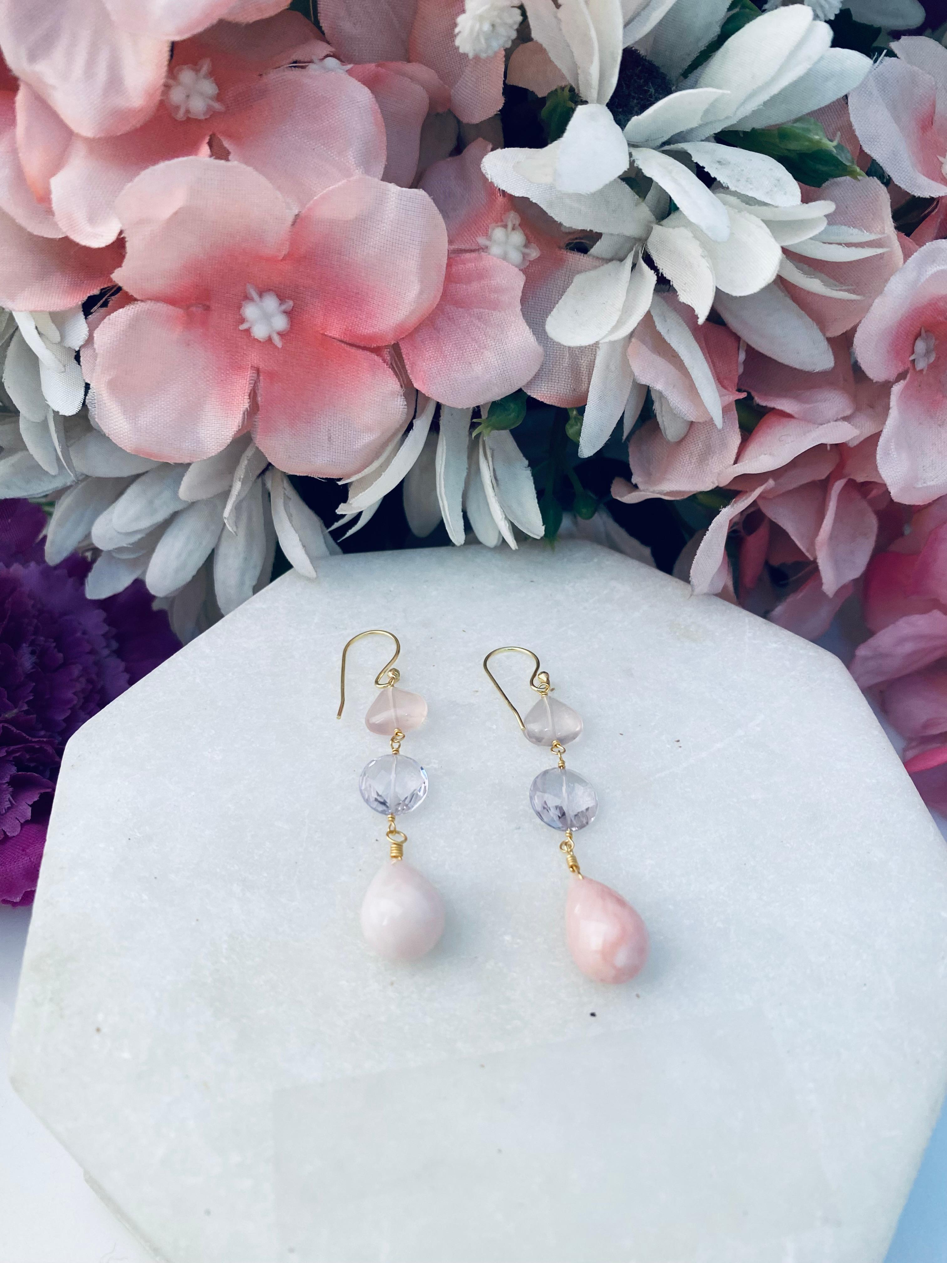 Natural Mixed Gemstones Dangle Earring, Silver Earring, Fine Silver Earring, Handmade Jewelry Earring, Gifts 

Gemstone Details

Gemstone : Pink Opal, Amethyst, Rose Quartz
Gemstone Weight : 29.7 Carats Avg.
Type : Natural
Shape : Rounds, Drops,