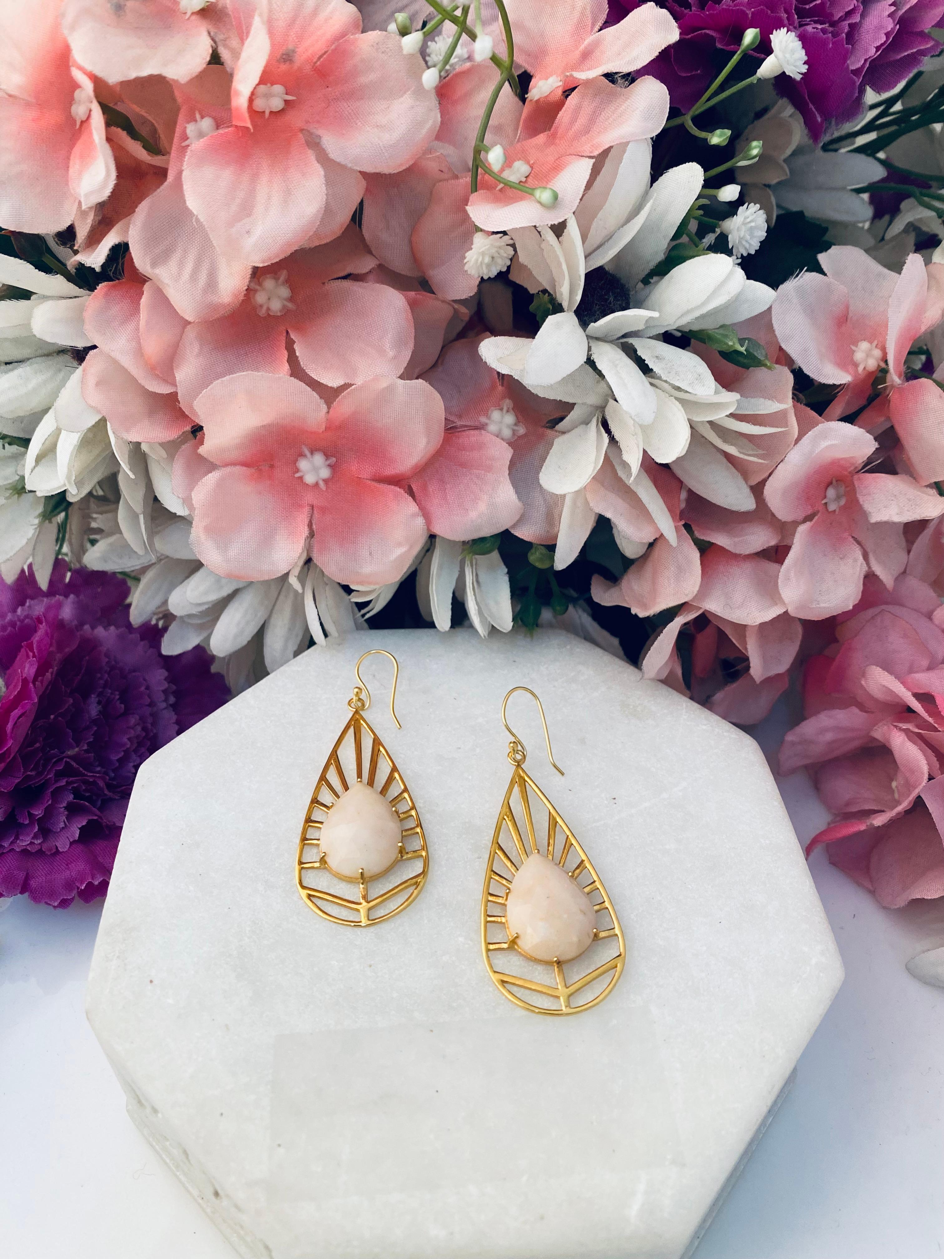 Natural Pink Opal Dangle Earring, Silver Earring, Fine Silver Earring, Handmade Jewelry Earring, Gifts 

Gemstone Details

Gemstone : Pink Opal 
Gemstone Weight : 16.00 Carats Avg.
Type : Natural
Shape : Pear
Color : Pink\ White
Cut : Faceted

About