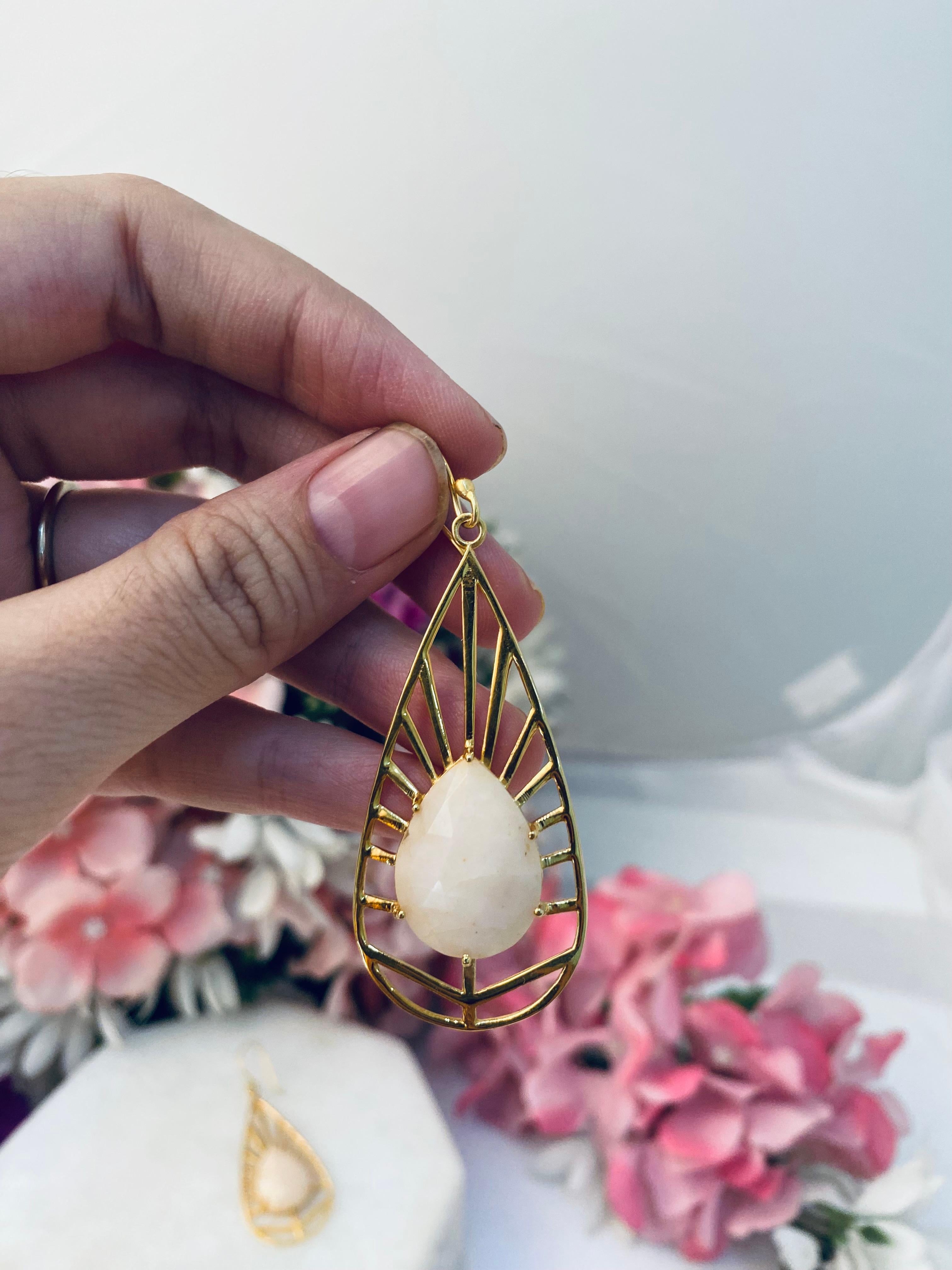 925 Sterling Silver earring, Natural Pink Opal Leaf Design Handmade Dangle In New Condition For Sale In Jaipur, RJ
