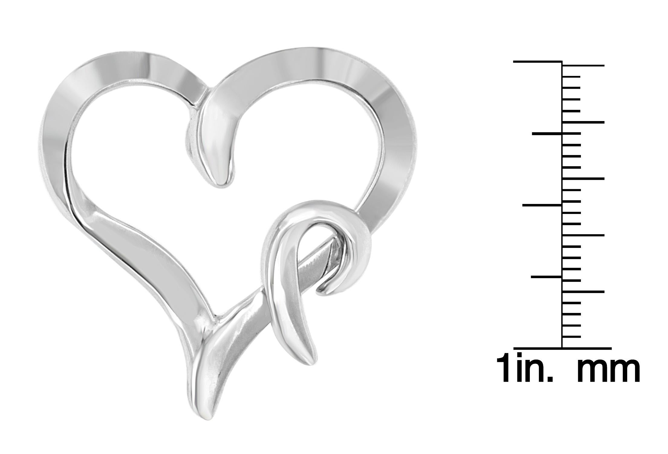.925 Sterling Silver Elegant Heart Shaped Pendant Necklace For Women In New Condition In New York, NY