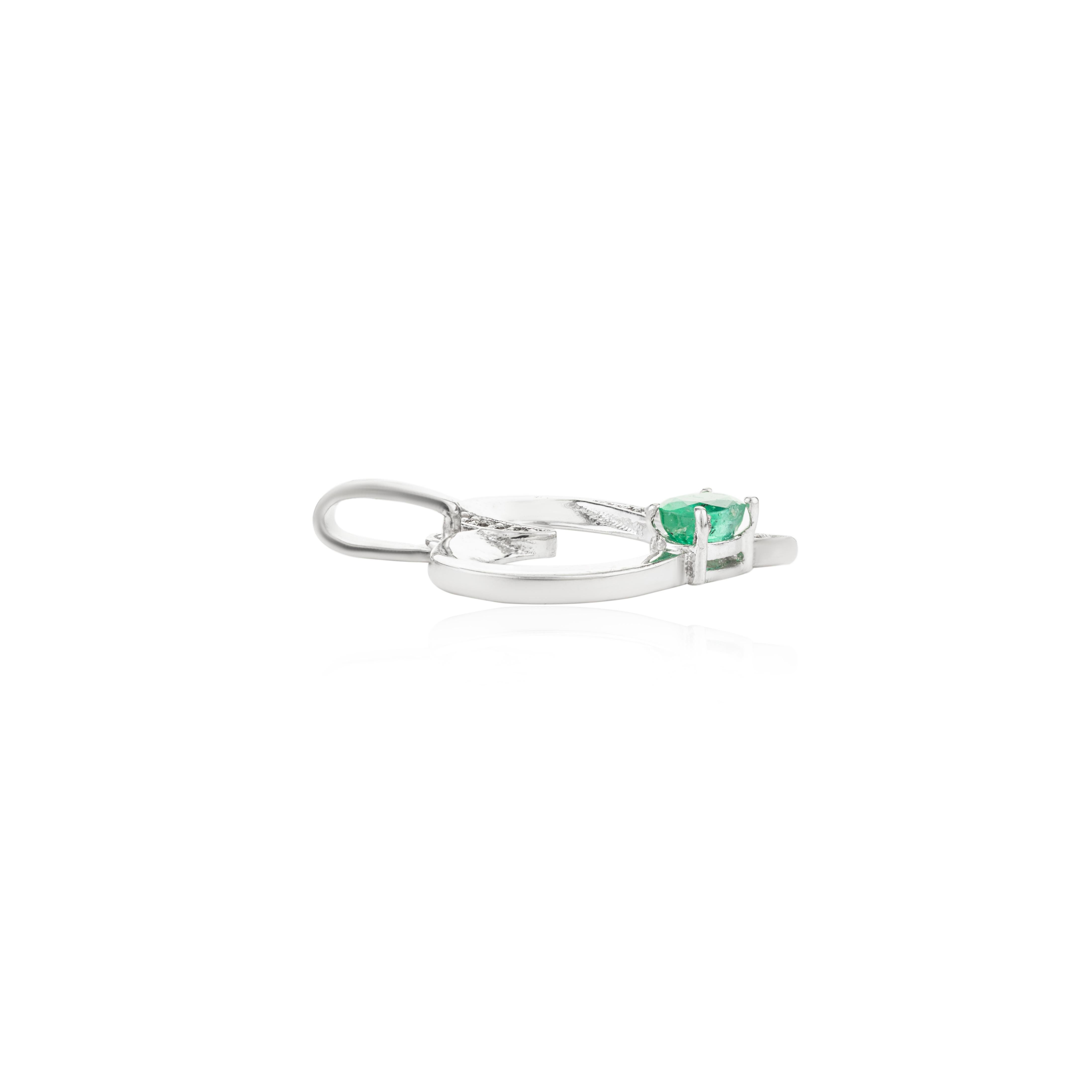 Oval Cut .925 Sterling Silver Emerald and Diamond Accent Heart Pendant Valentine Gift For Sale