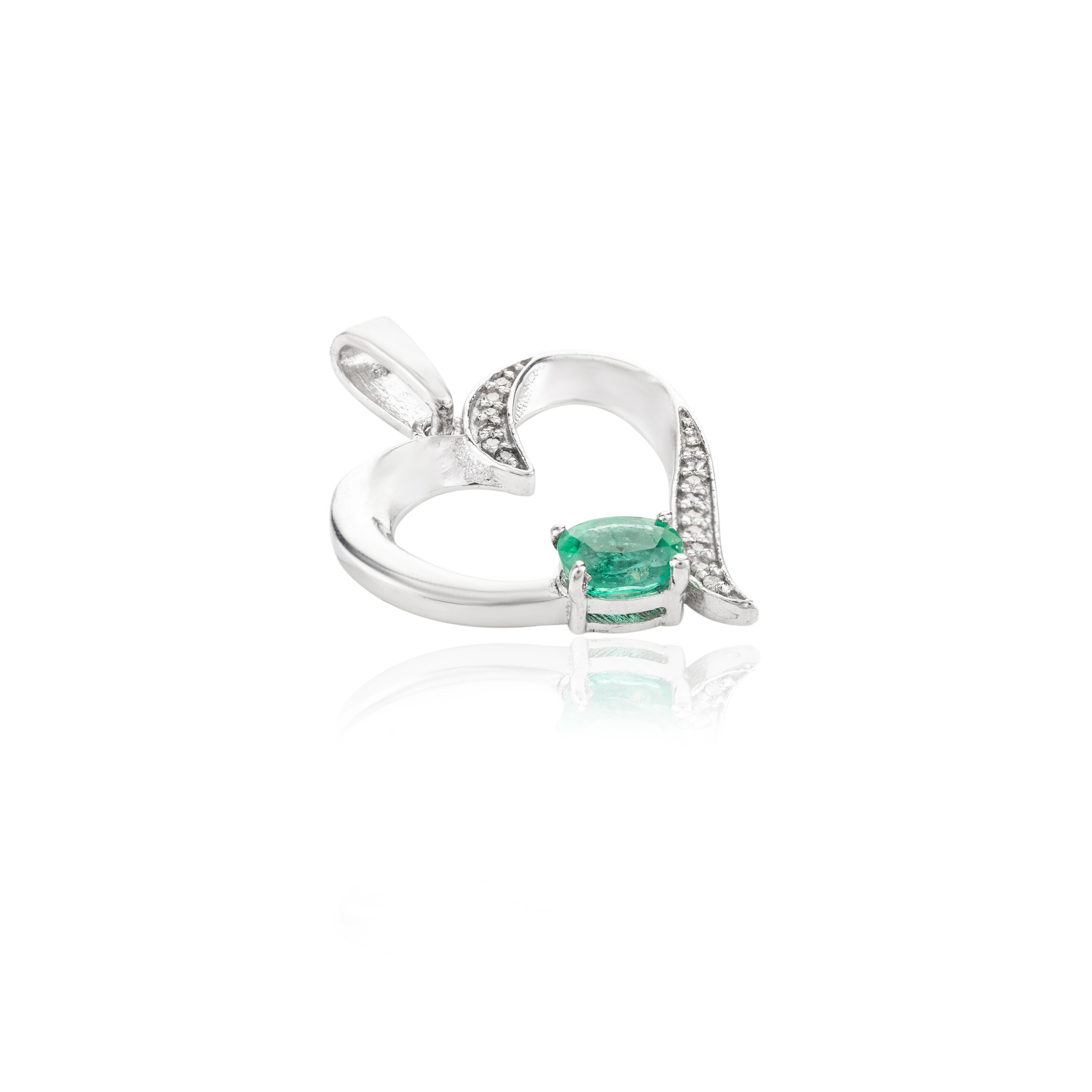 Women's 925 Sterling Silver Emerald and Diamond Accent Heart Pendant Valentine Gift For Sale