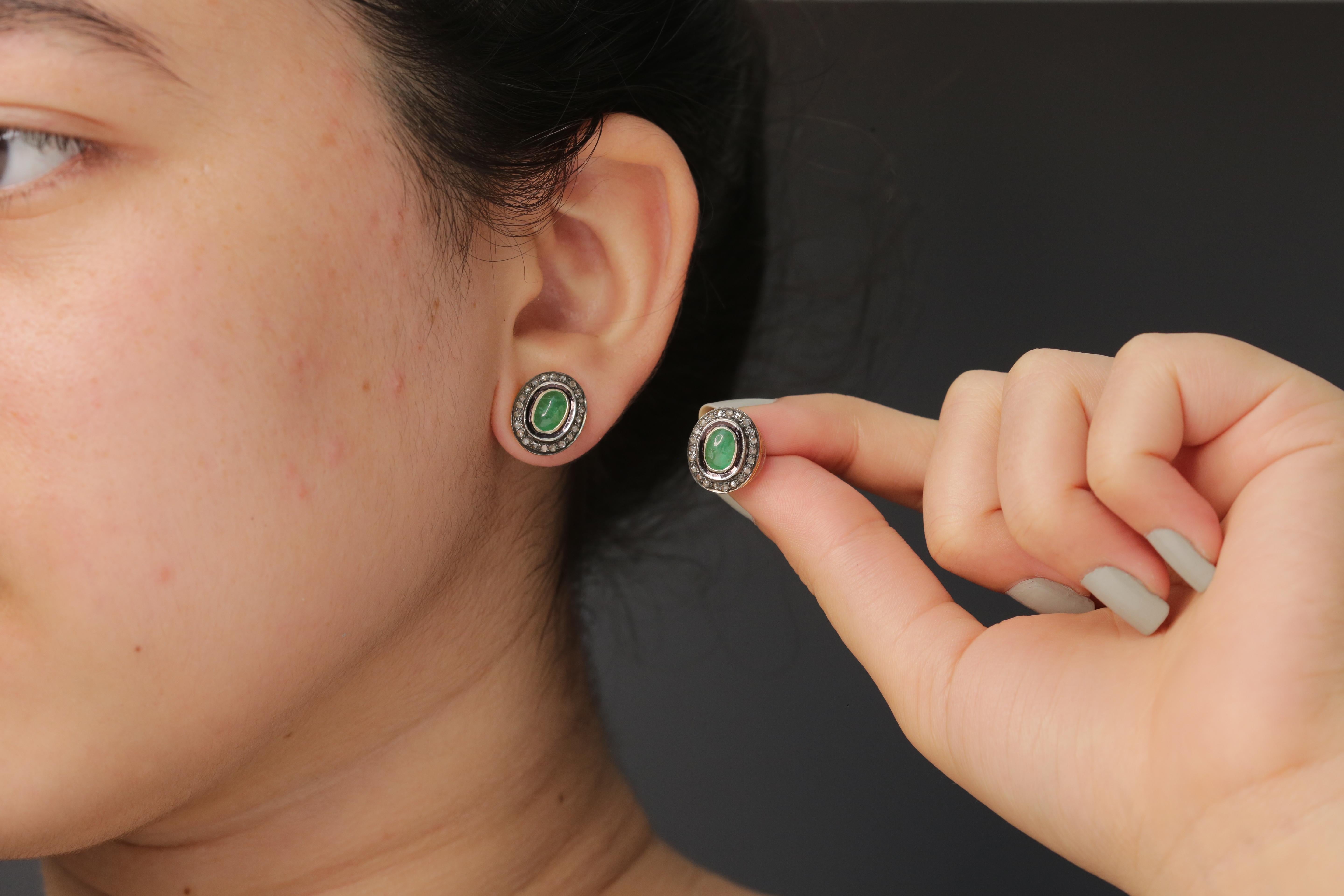 925 Sterling Silver Emerald Stud Earring with Diamonds 0.55 Carat In New Condition In jaipur, IN