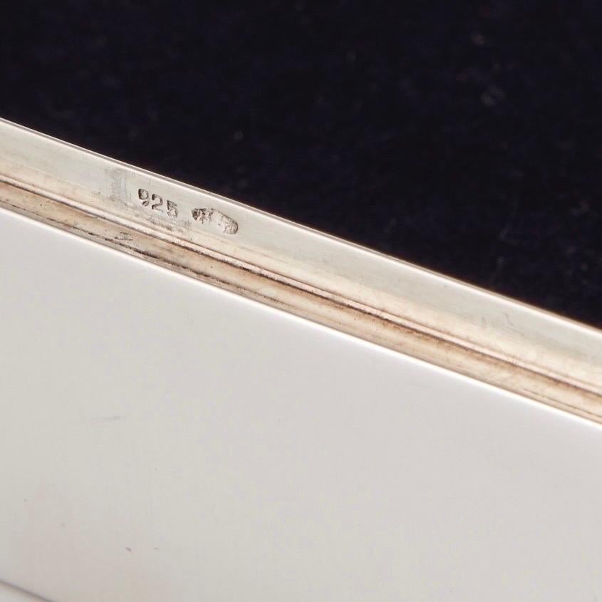 Caja de plata de ley 925 y esmalte con detalle de correa Italia circa 1960 en venta 6