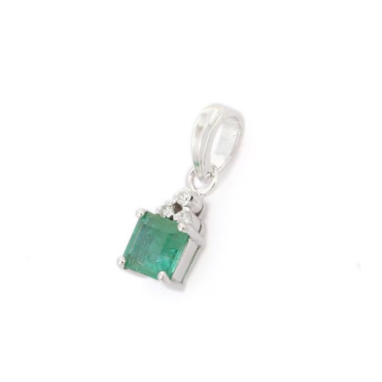 Art Deco 925 Sterling Silver Everyday Emerald and Diamond Pendant for Women For Sale