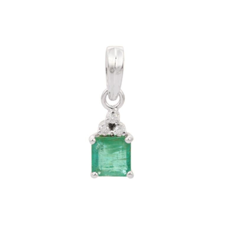 Art Deco .925 Sterling Silver Everyday Emerald and Diamond Pendant for Women For Sale