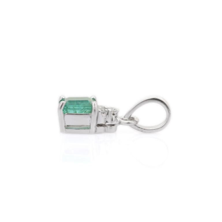 .925 Sterling Silver Everyday Emerald and Diamond Pendant for Women In New Condition For Sale In Houston, TX