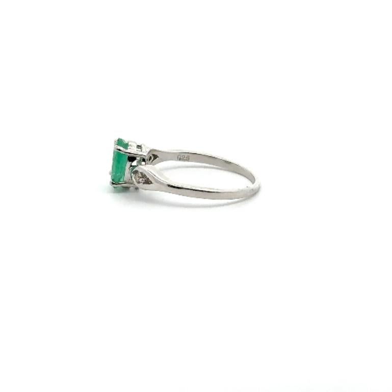 Im Angebot: Minimalistischer 925 Sterlingsilber-Ring mit echtem Smaragd und Diamant für sie () 5