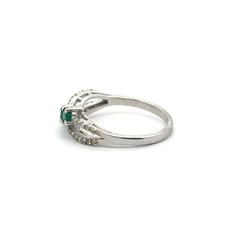 For Sale:  Contemporary Genuine Green Emerald Cluster Ring in 925 Silver Elegant Ring 3