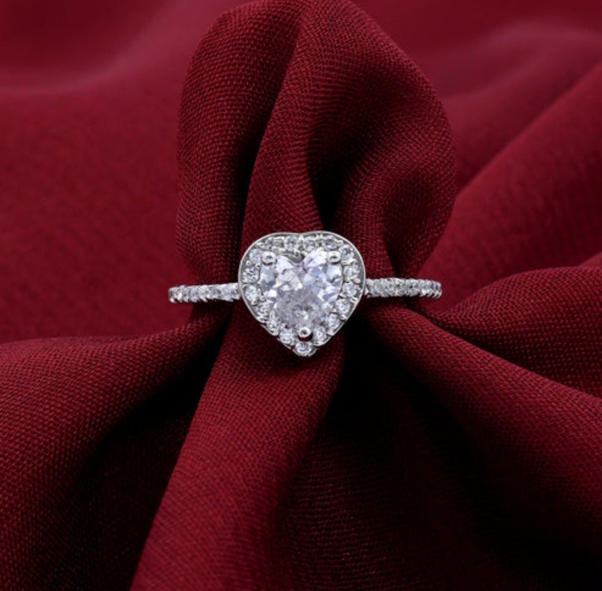 925 Sterling Silver Heart Shaped Moissanite Ring For Women Anniversary Gift. en vente