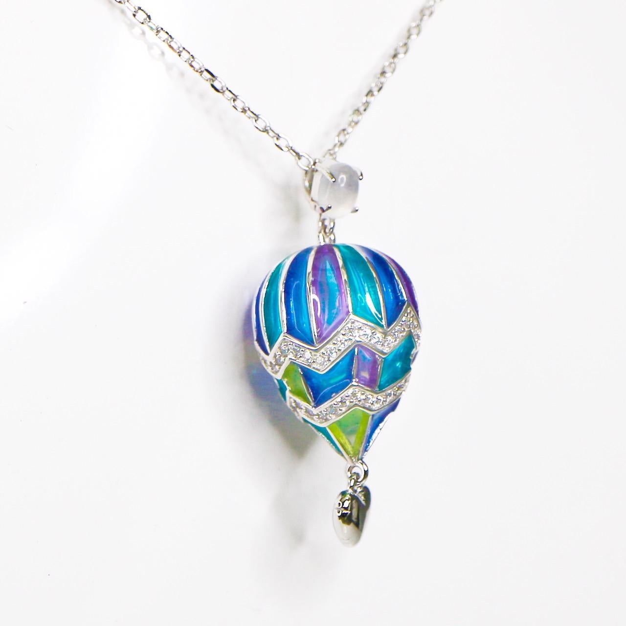 *925 Sterling Silver Hot Air Balloon Enamel Antique Stud Necklace*

Hot air balloon shape enamel on the white gold plated 925 sterling silver band with fine workmanship and enamel art. 

The earrings combine fashion and classic design ideas and are