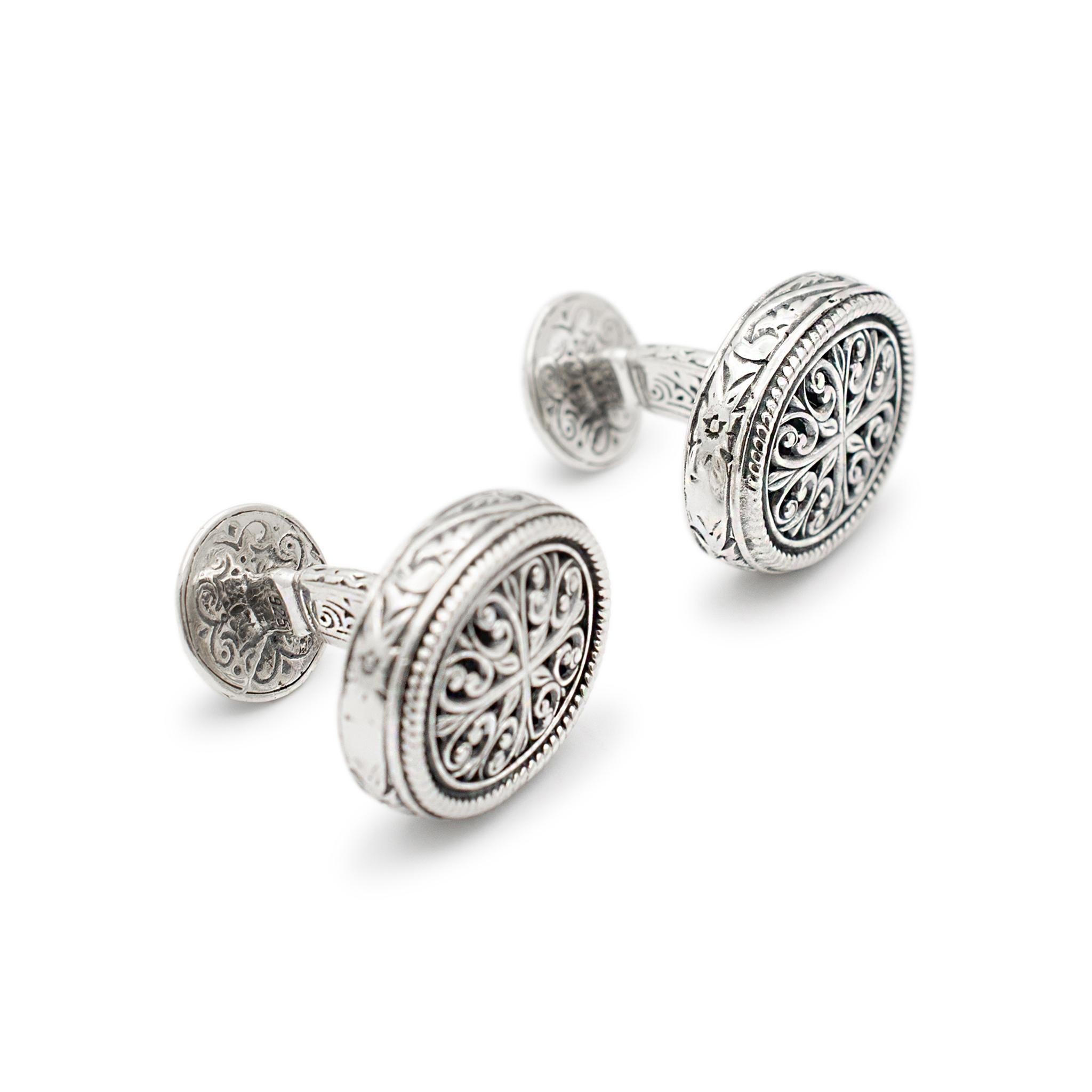 Brand: Konstantino
Gender: Mens
Metal Type: 925 Sterling Silver
Width : 16.34 mm
Length: 18.24 mm
Weight: 3.50 grams

One pair of man's designer made silver cufflinks. The metal was tested and determined to be 925 (STERLING) silver. Engraved with